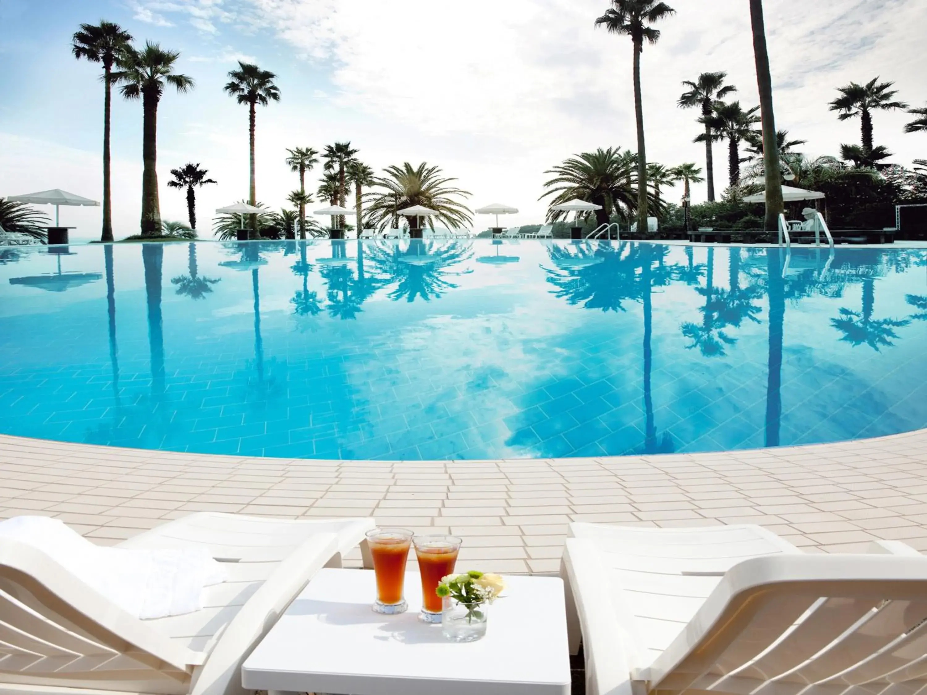 Swimming pool in Seogwipo KAL Hotel Swimming pool in Seogwipo KAL Hotel