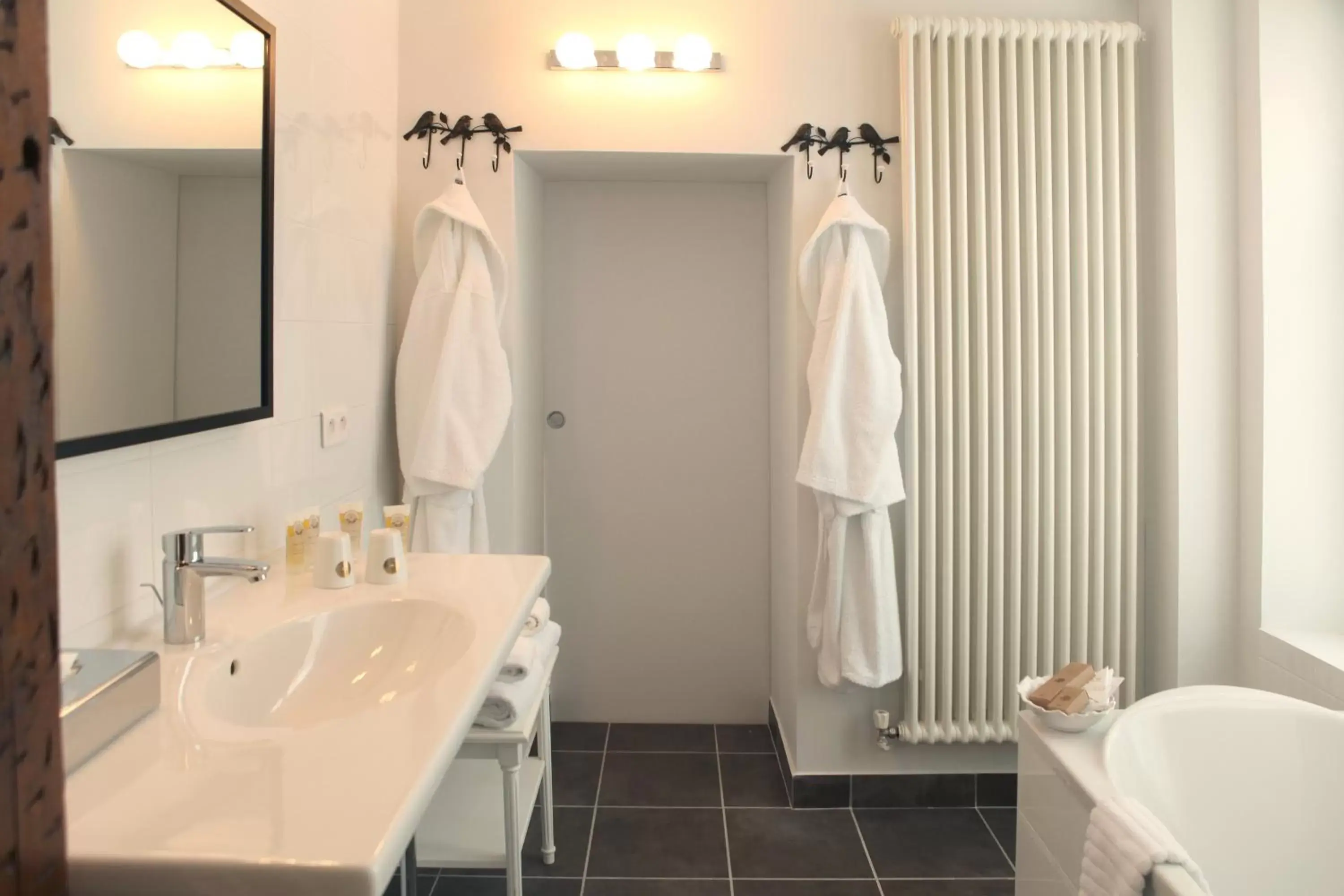 Toilet, Bathroom in Le Clos d'Amboise