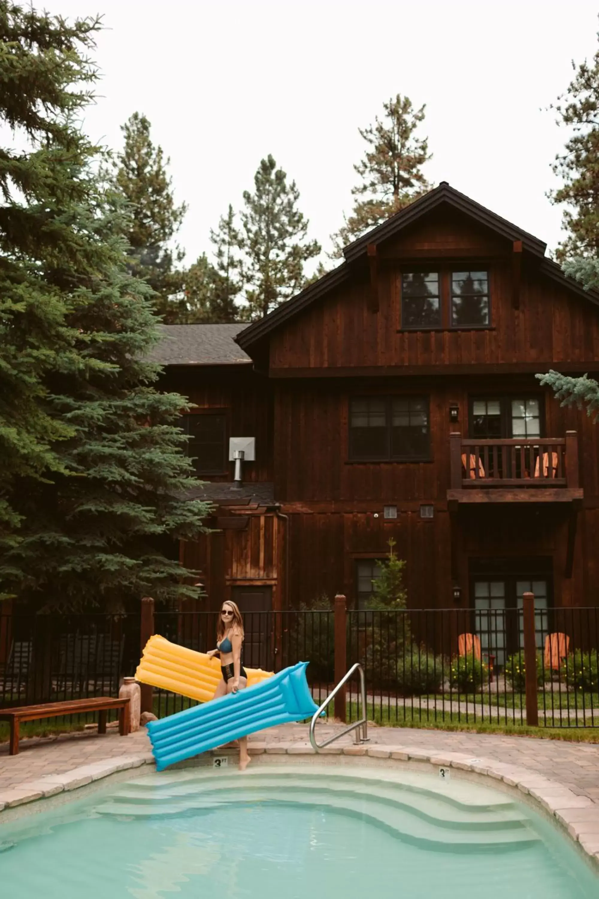 Swimming Pool in FivePine Lodge