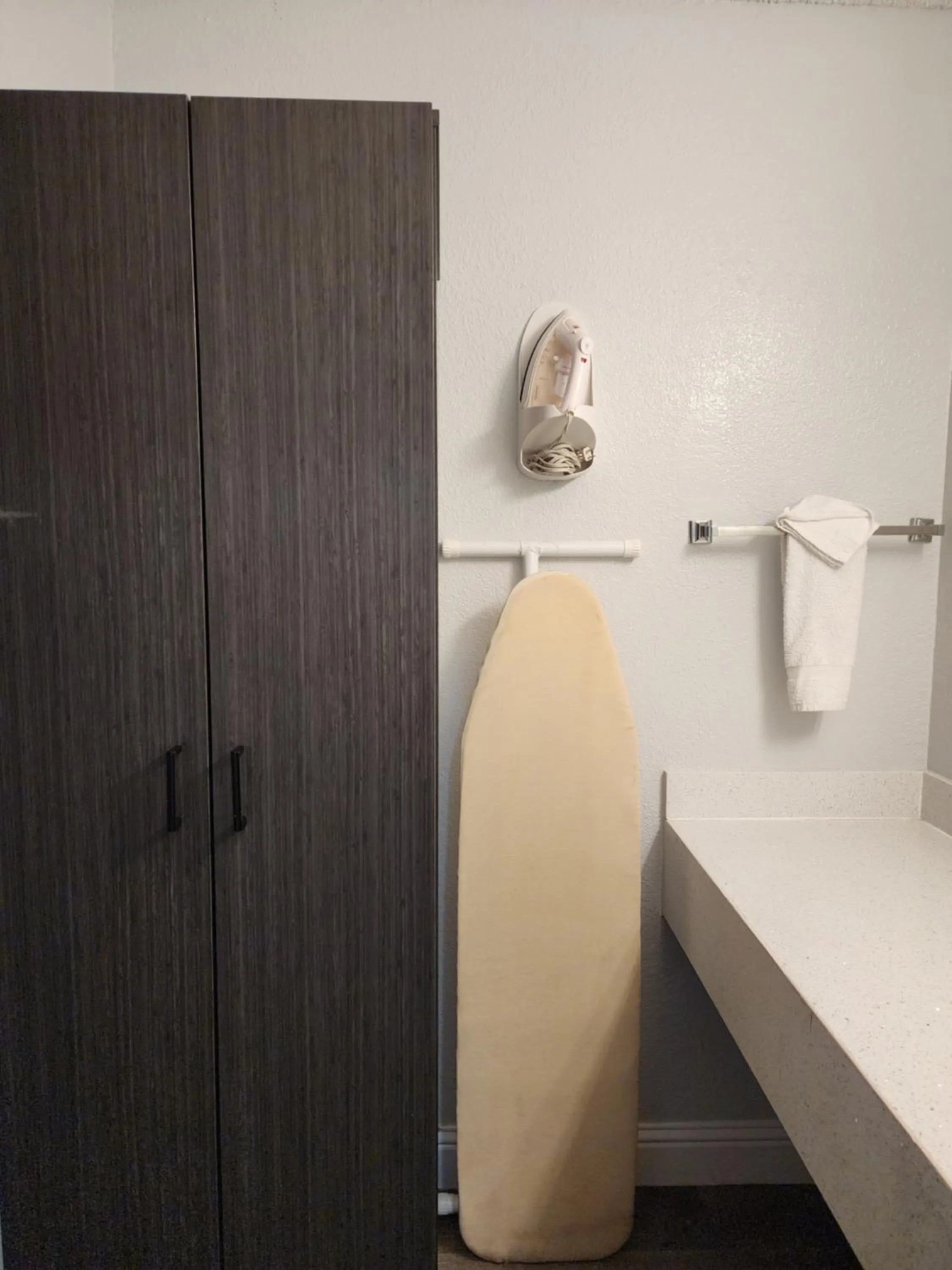 hair dresser in Studio 6 Sacramento, CA Natomas