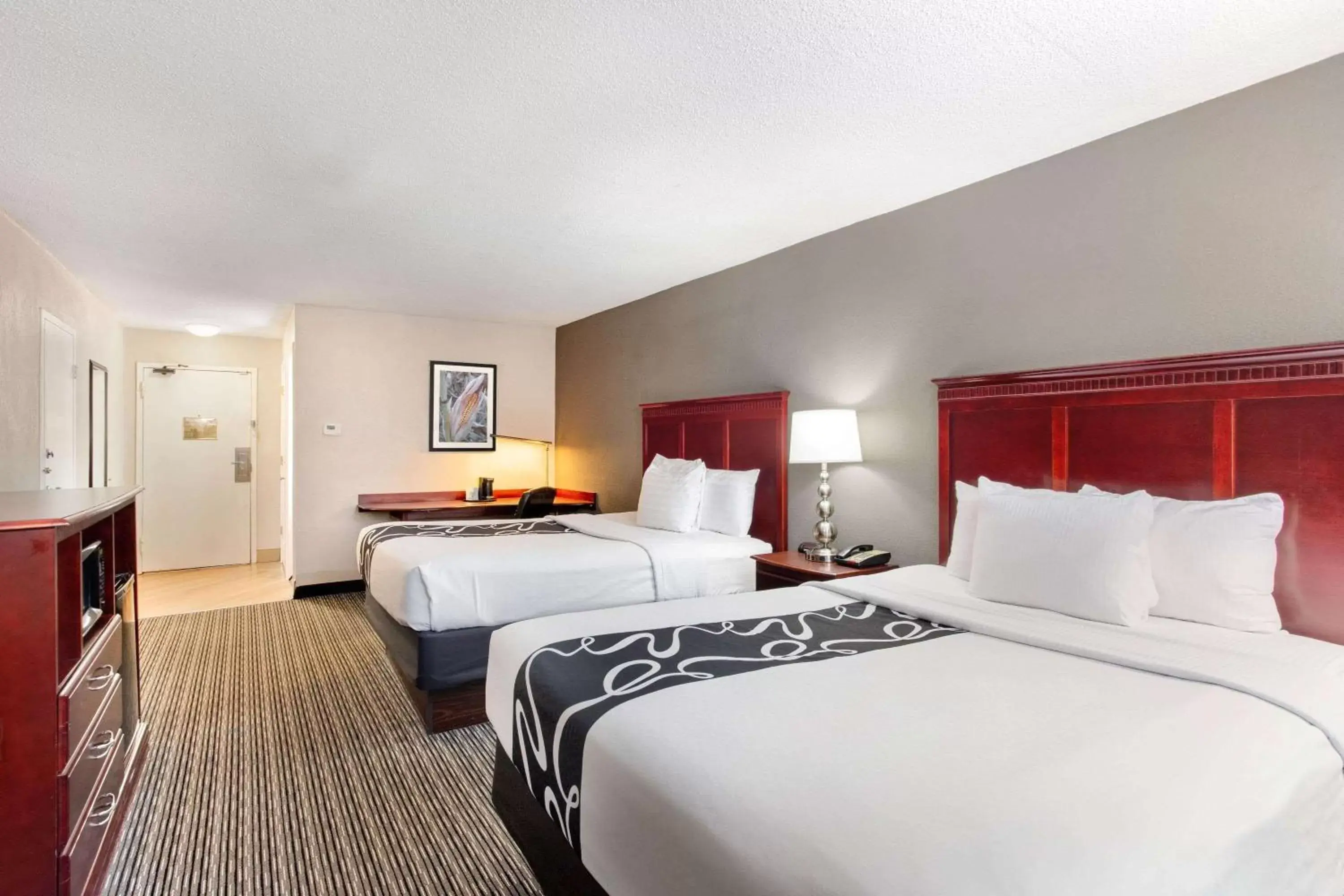 Photo of the whole room, Bed in La Quinta by Wyndham Indianapolis South