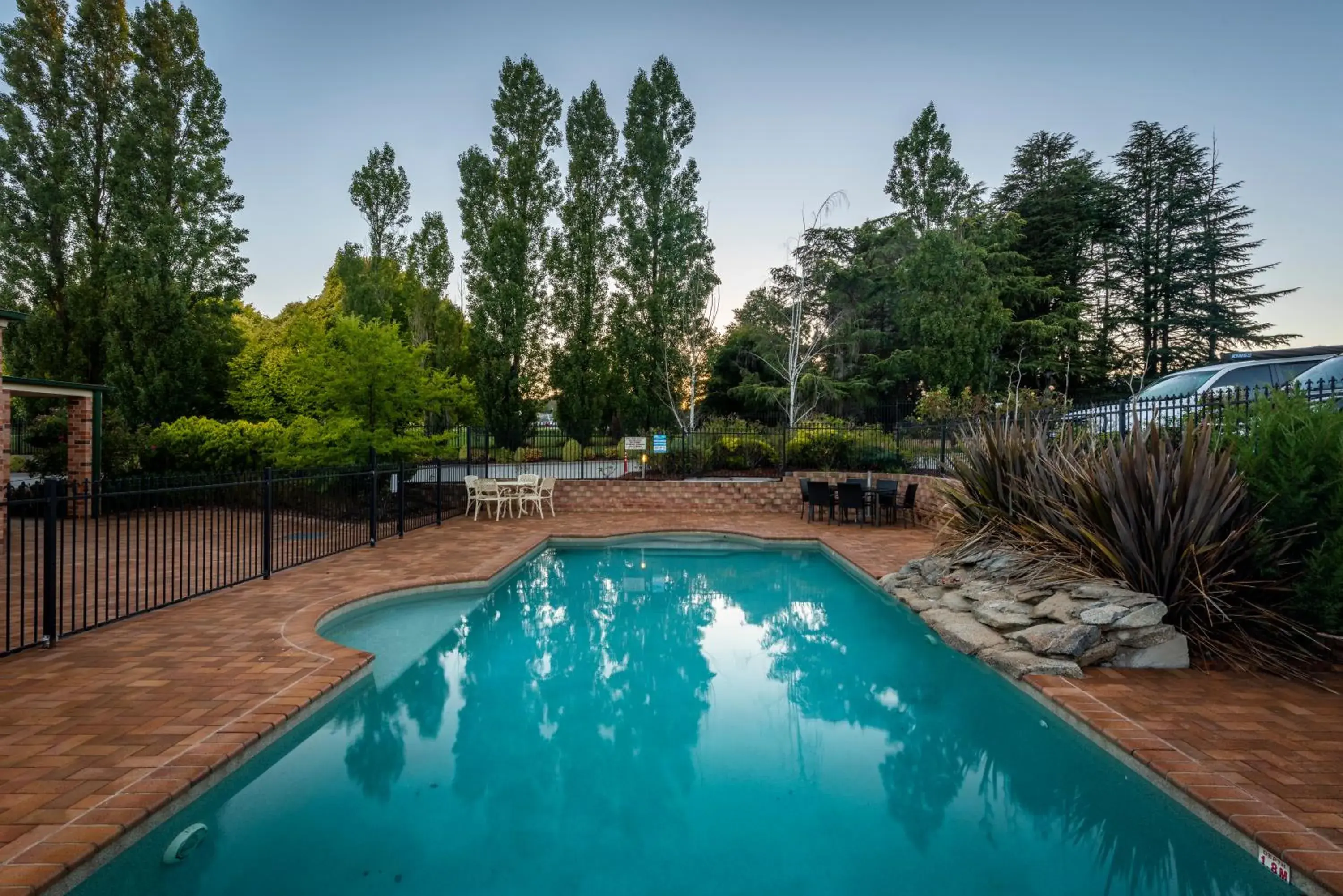 Swimming pool in Best Western Plus Ambassador Orange Swimming pool in Best Western Plus Ambassador Orange