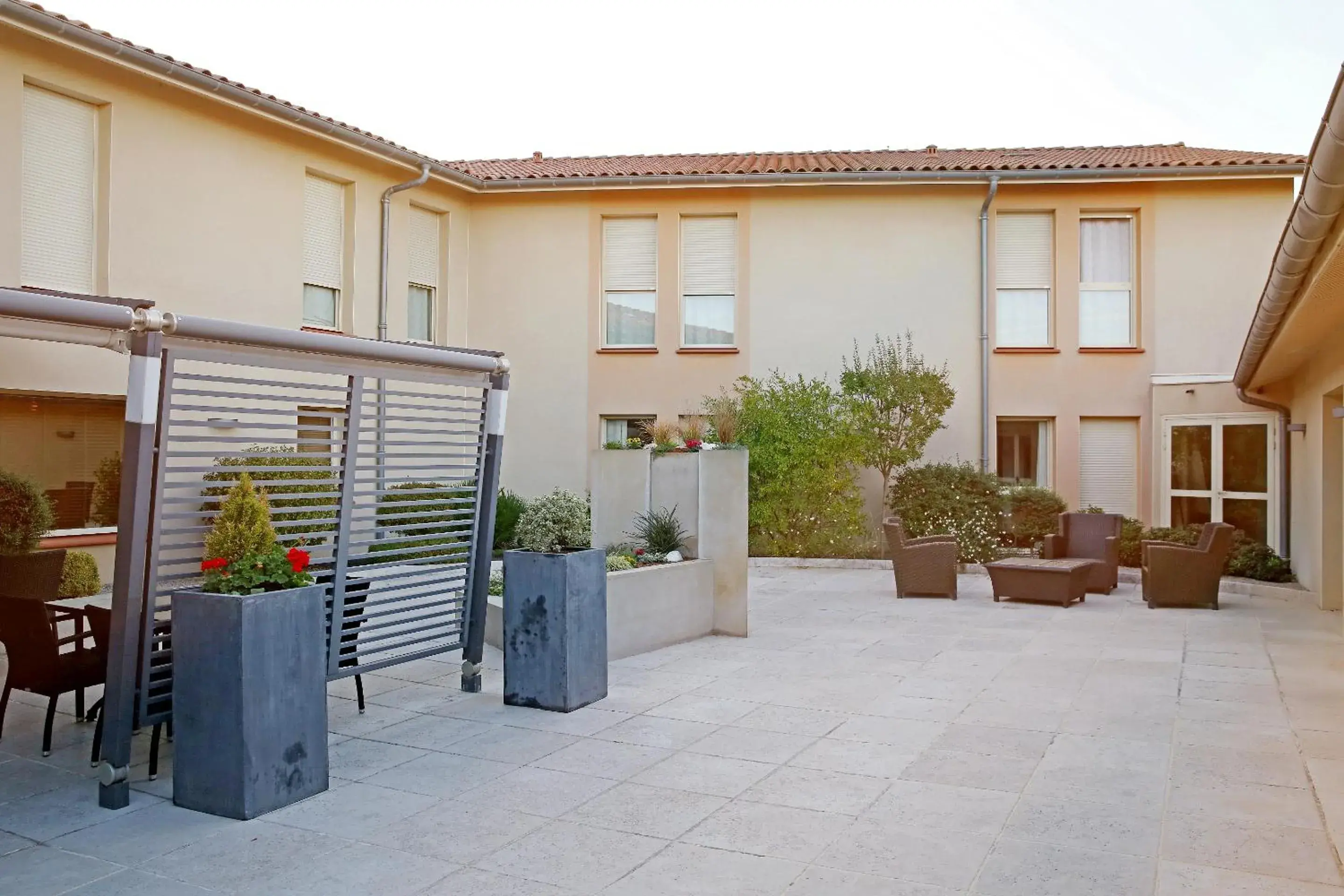 Patio, Patio/Outdoor Area in The Originals City, Hotel Le Caussea, Castres (Inter-Hotel)