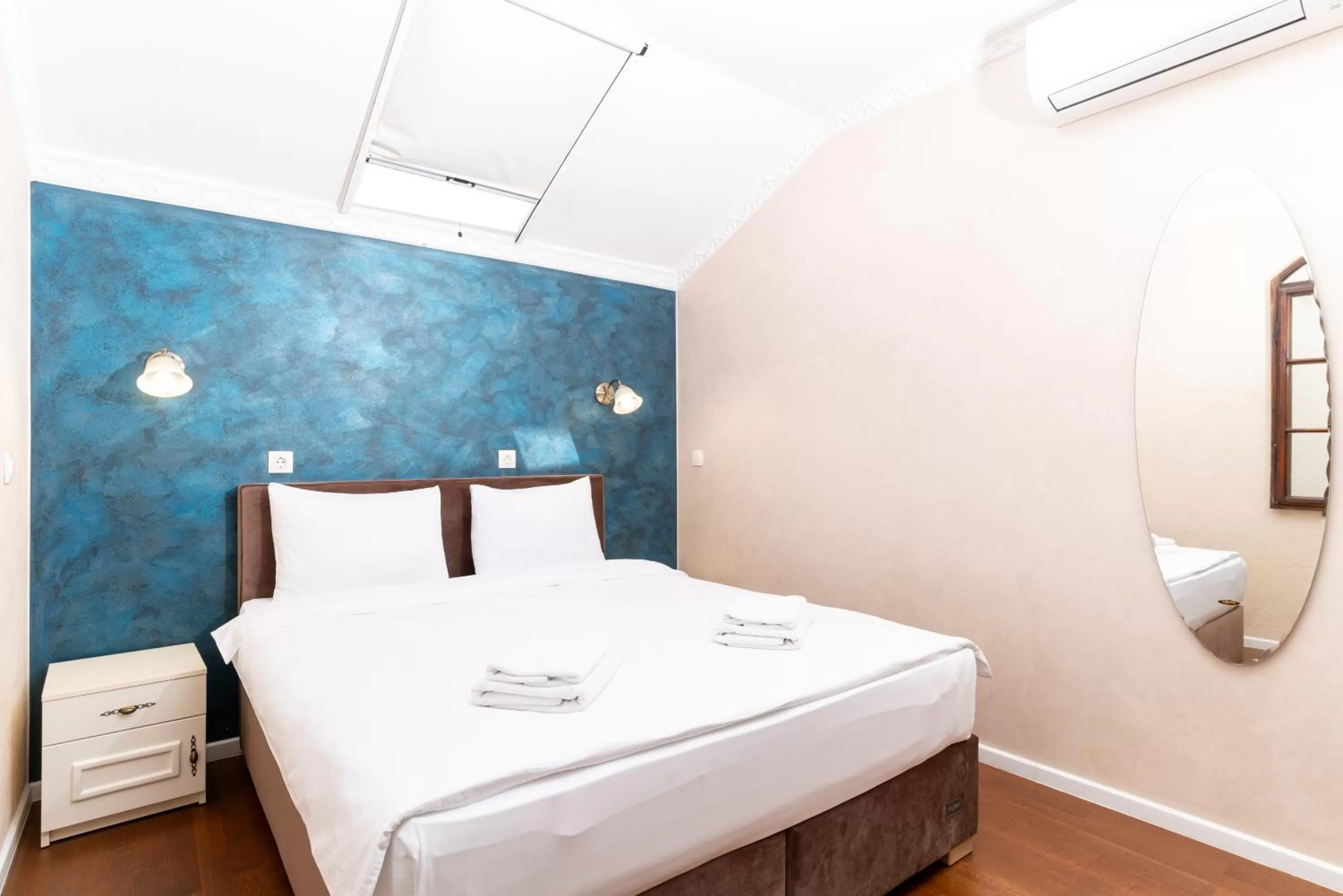 Bedroom, Bed in Ornament Hotel