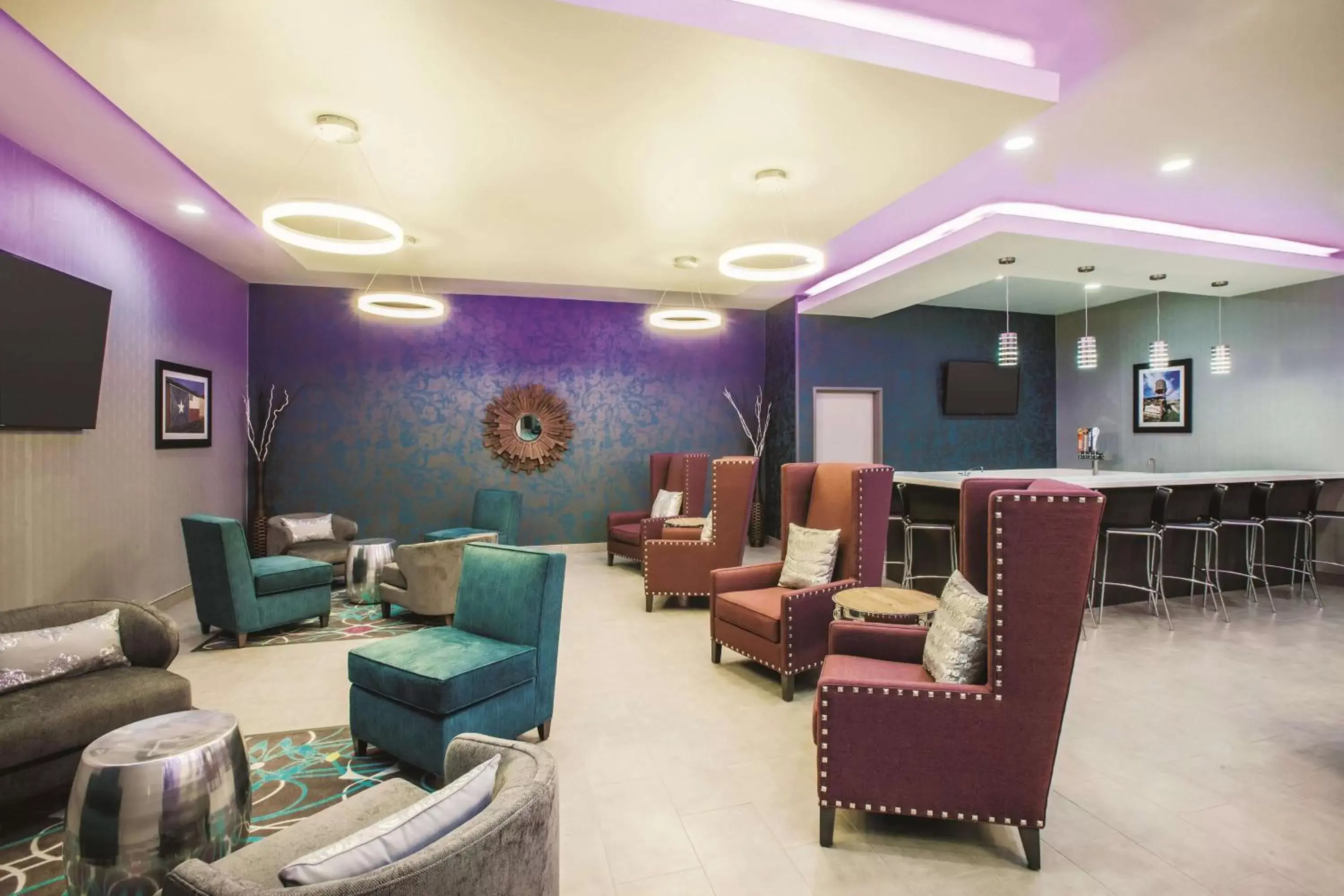 Lounge or bar, Lobby/Reception in La Quinta by Wyndham Lubbock South