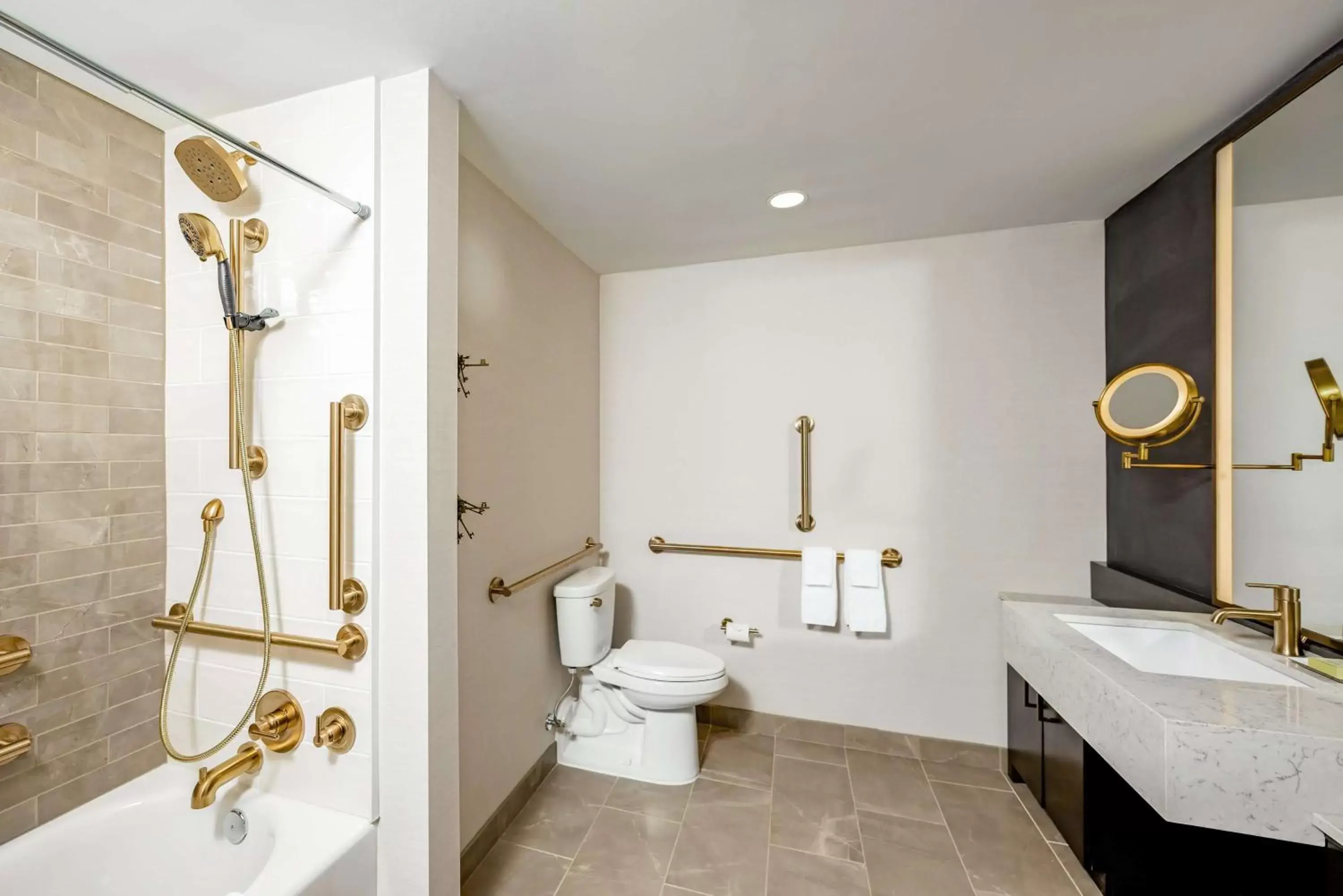 Bathroom in Hotel Fort Des Moines, Curio Collection By Hilton