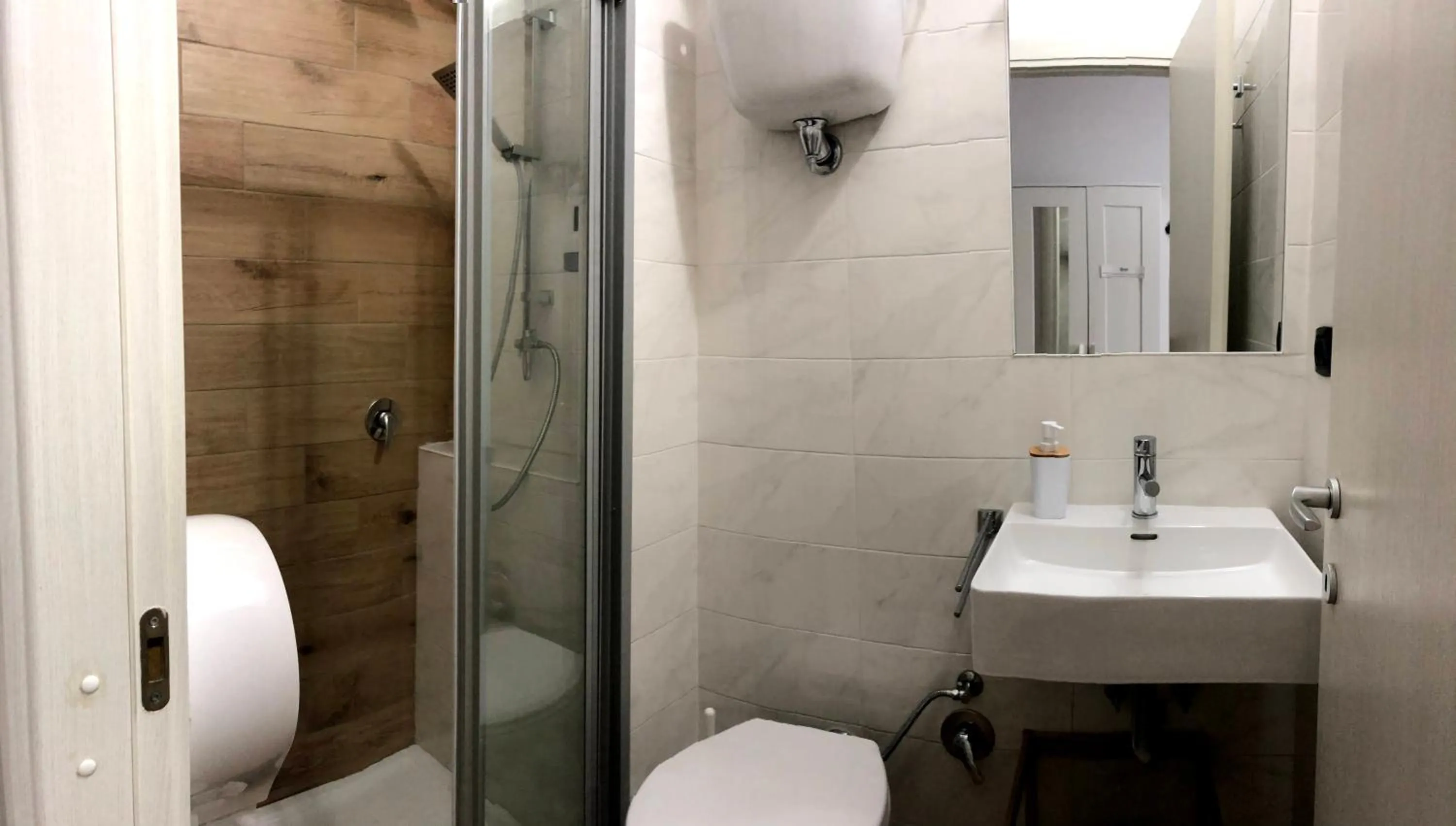 Bathroom in Avec Moi Roma