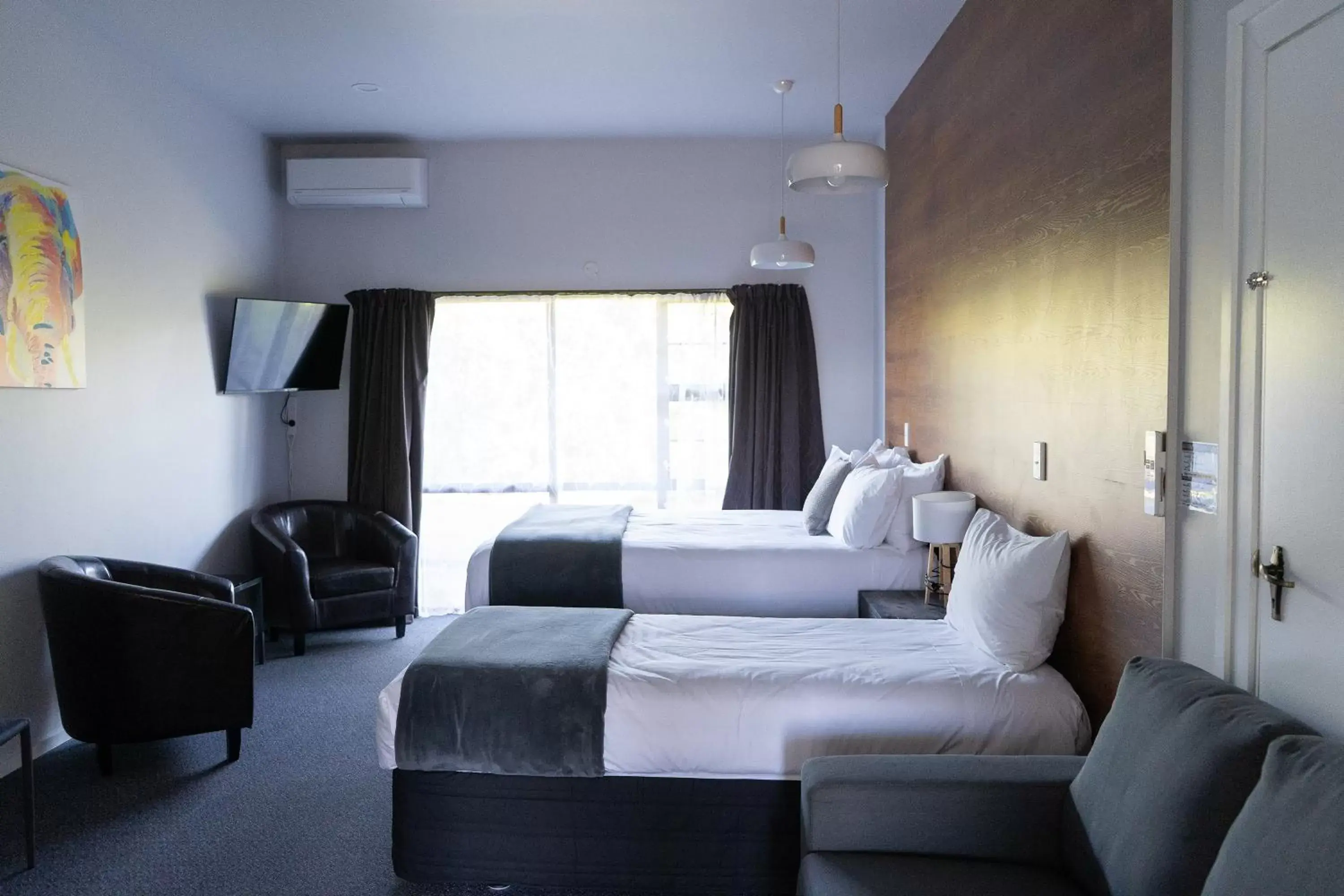 Photo of the whole room, Seating Area in Burwood Motel