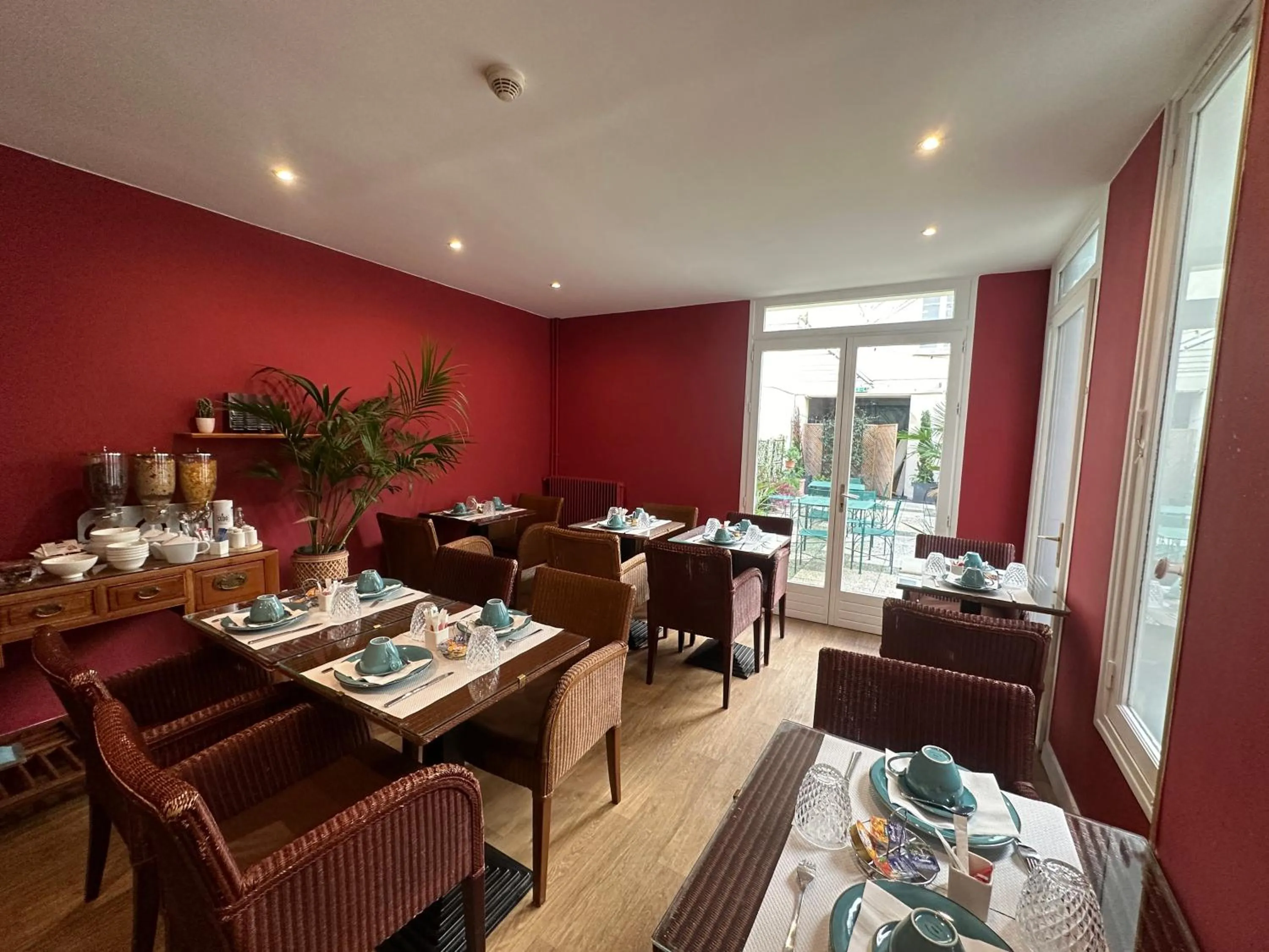 Breakfast in Hôtel France Eiffel