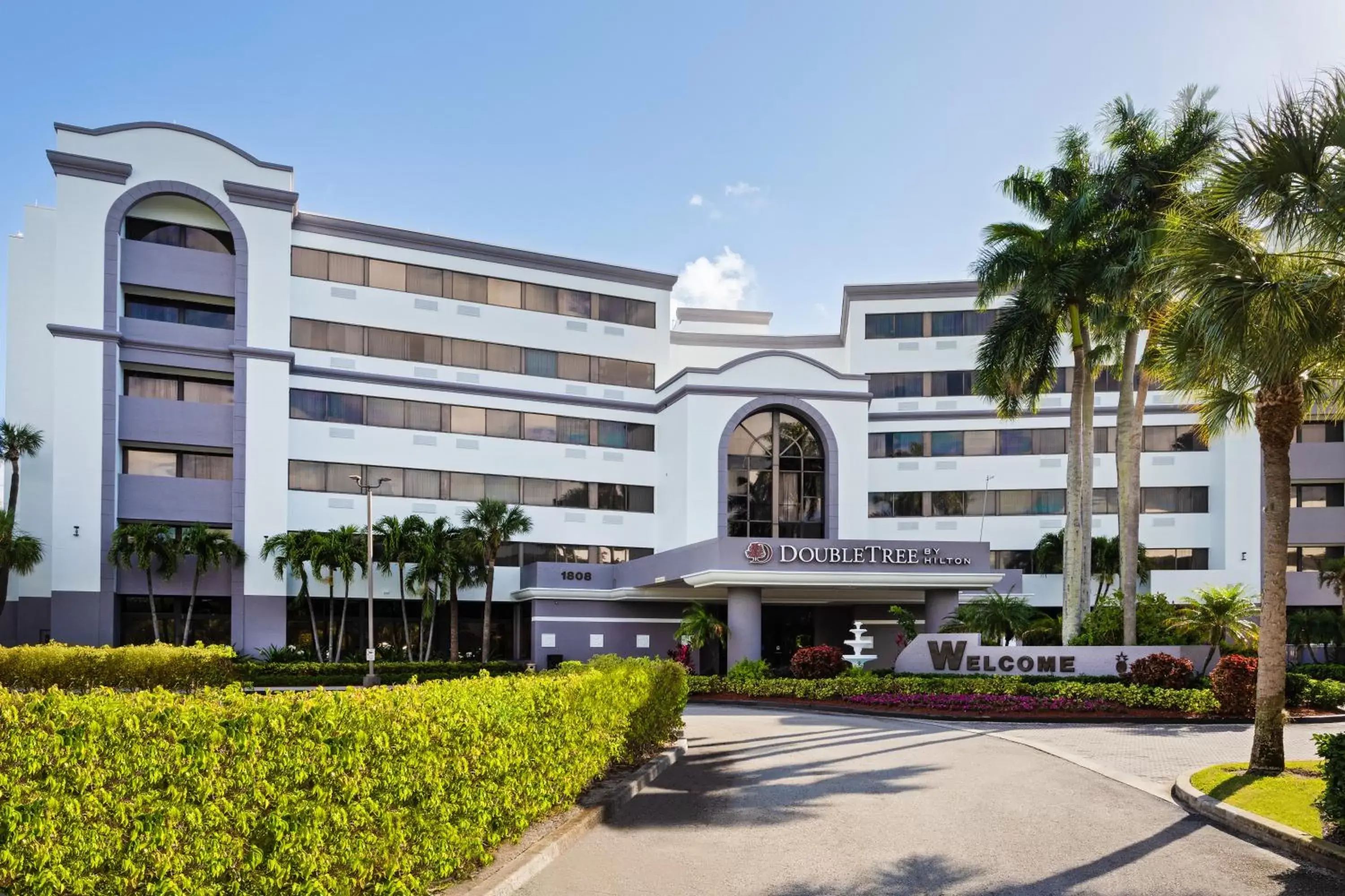 Property Building in DoubleTree by Hilton Hotel West Palm Beach Airport