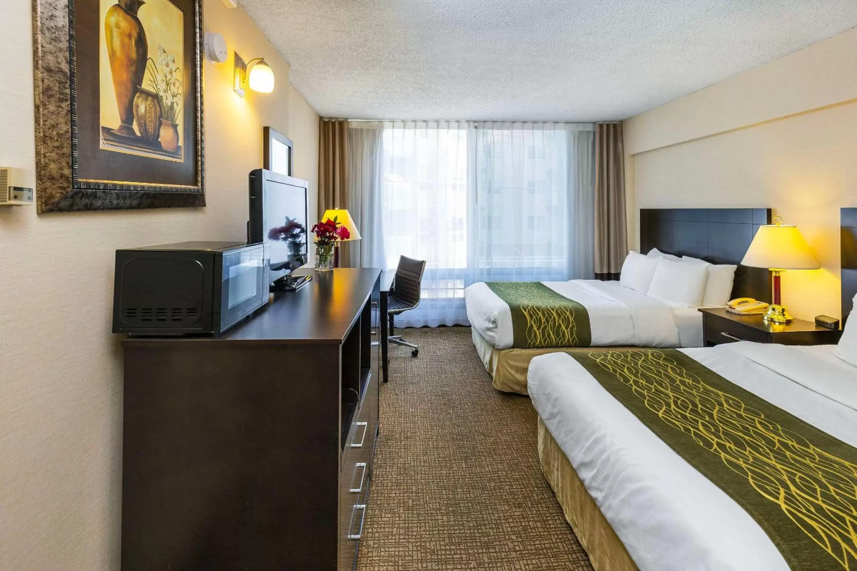 Bedroom in Comfort Inn & Suites Downtown Edmonton