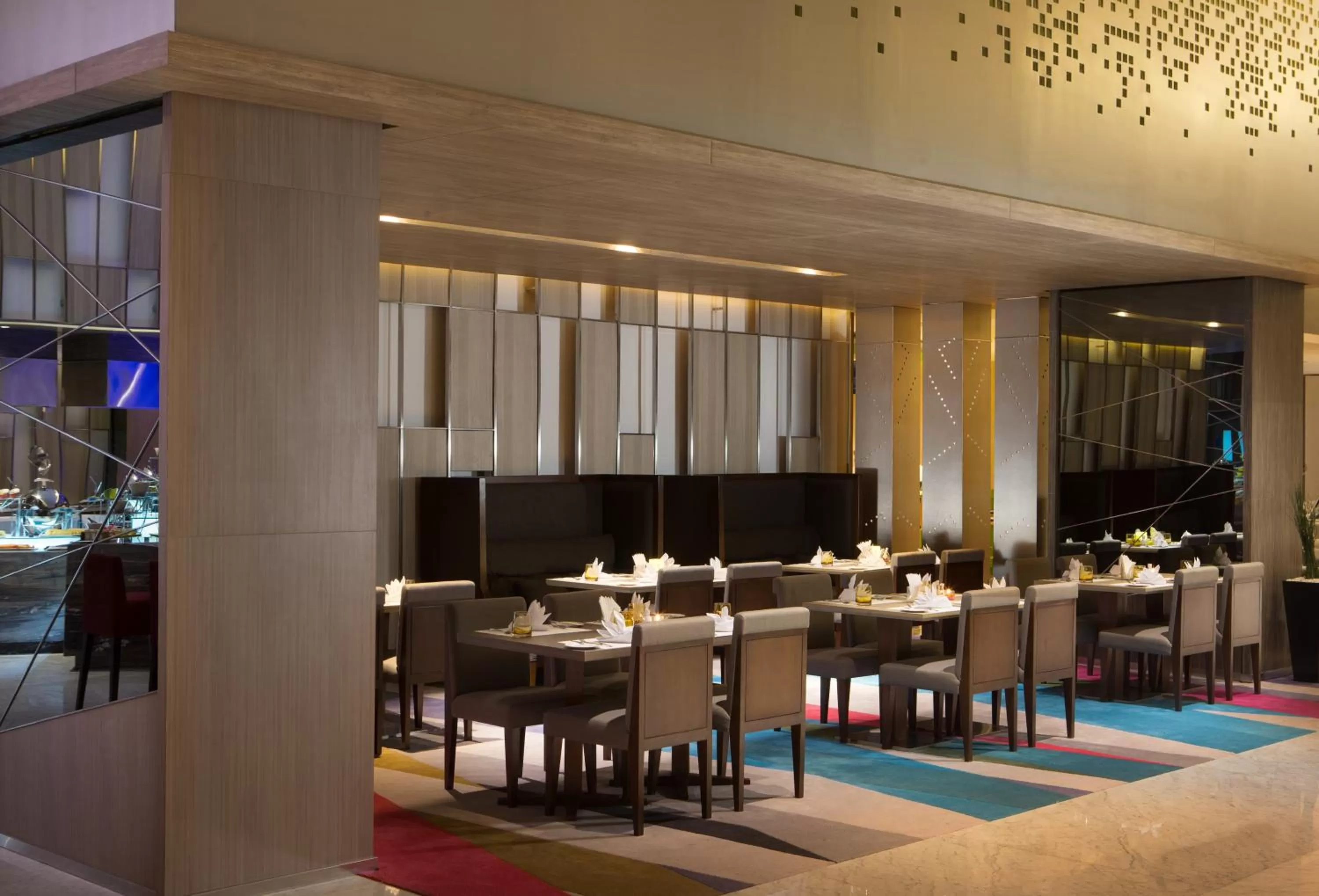 Restaurant/places to eat in Novotel Makassar Grand Shayla