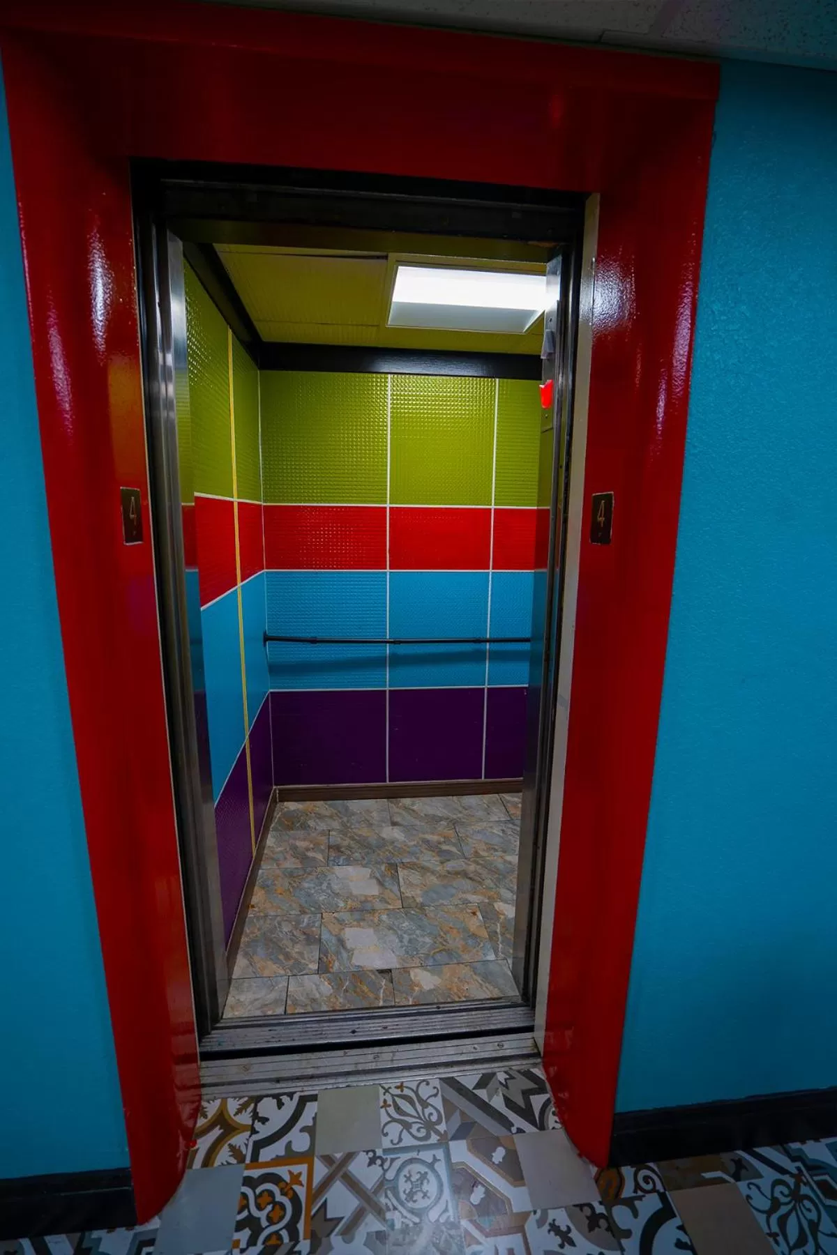 elevator in Philly Inn & Suites