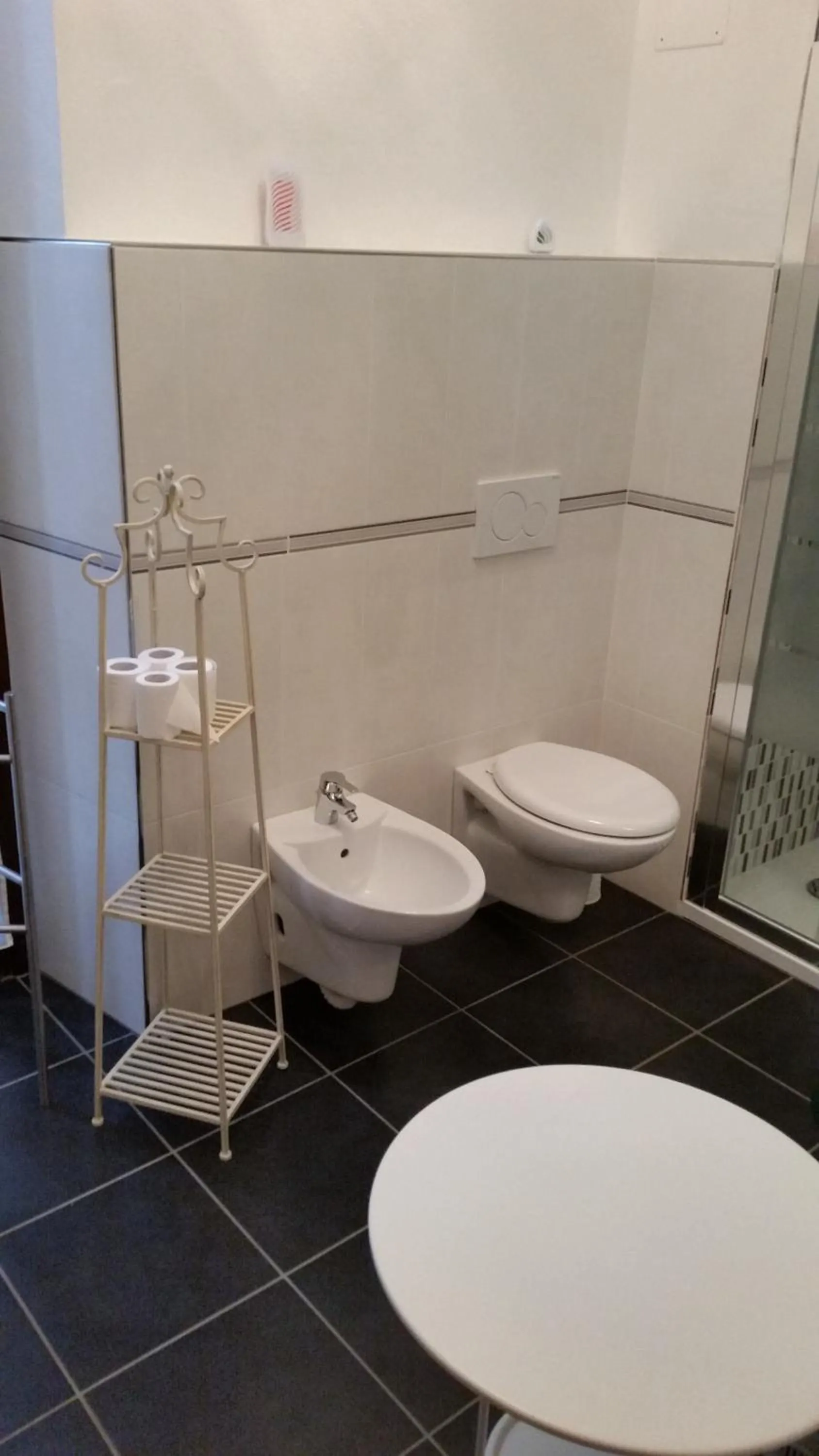 Toilet in Megaride Guest House