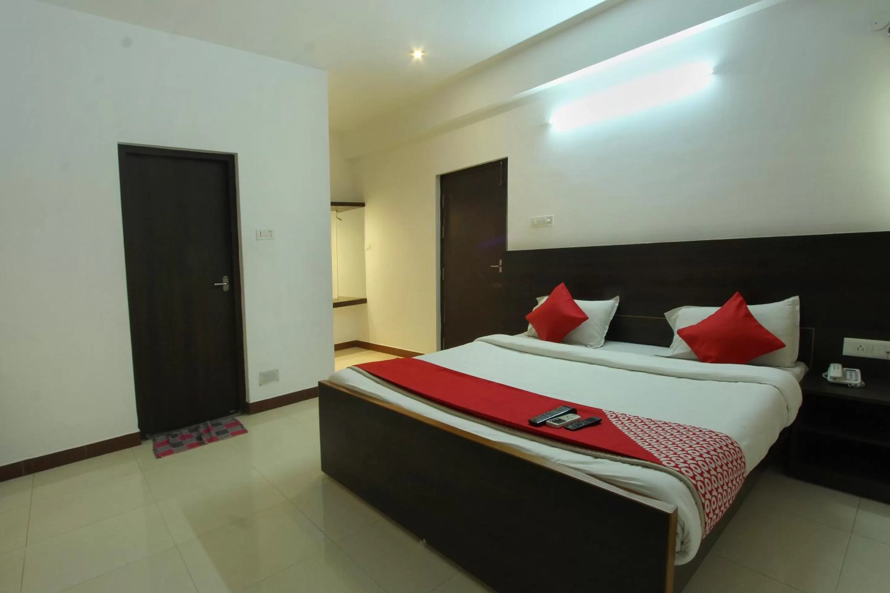 Bed in Lake View Hotel