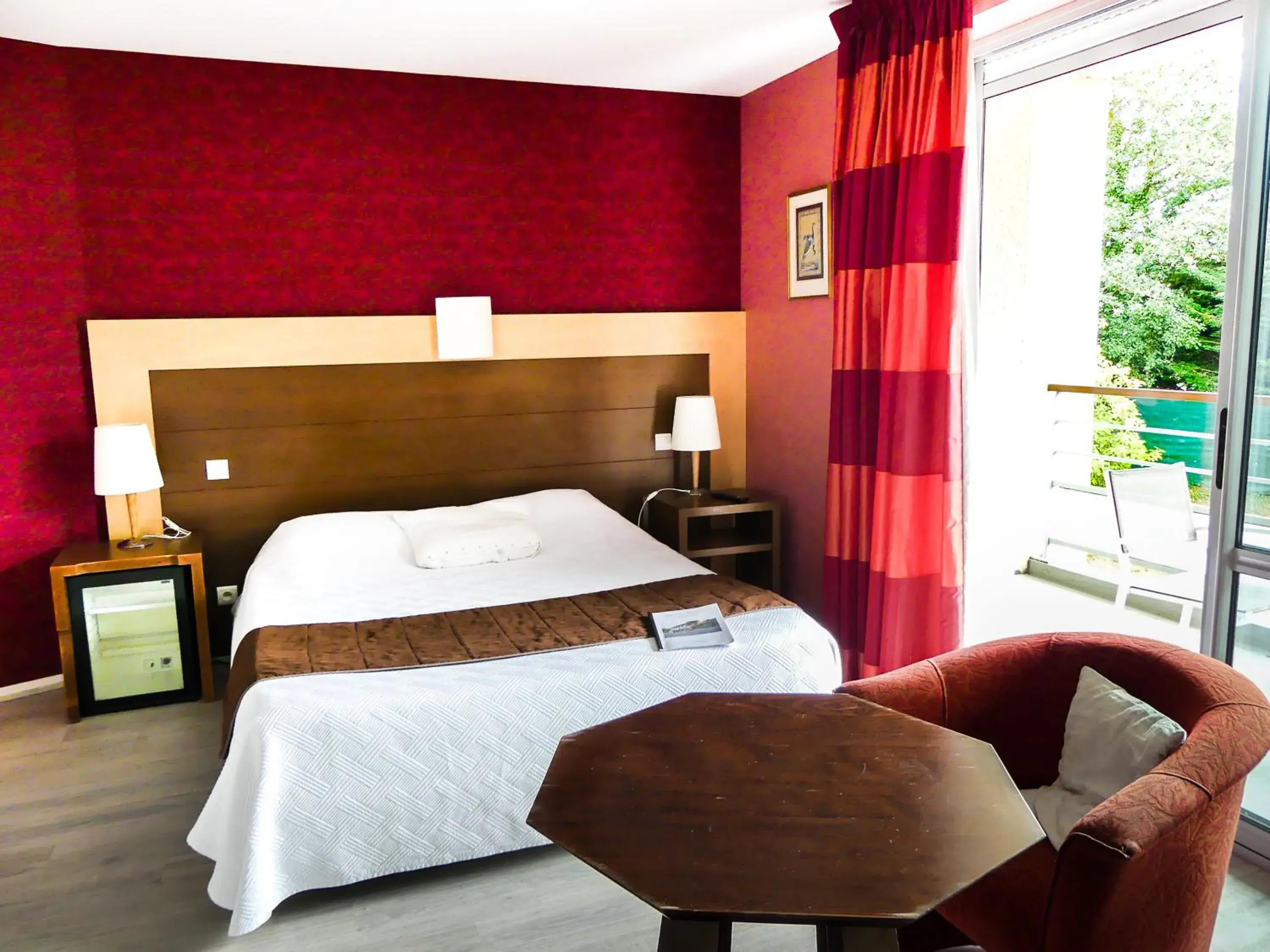 Bed in Citotel Le Clos Champel