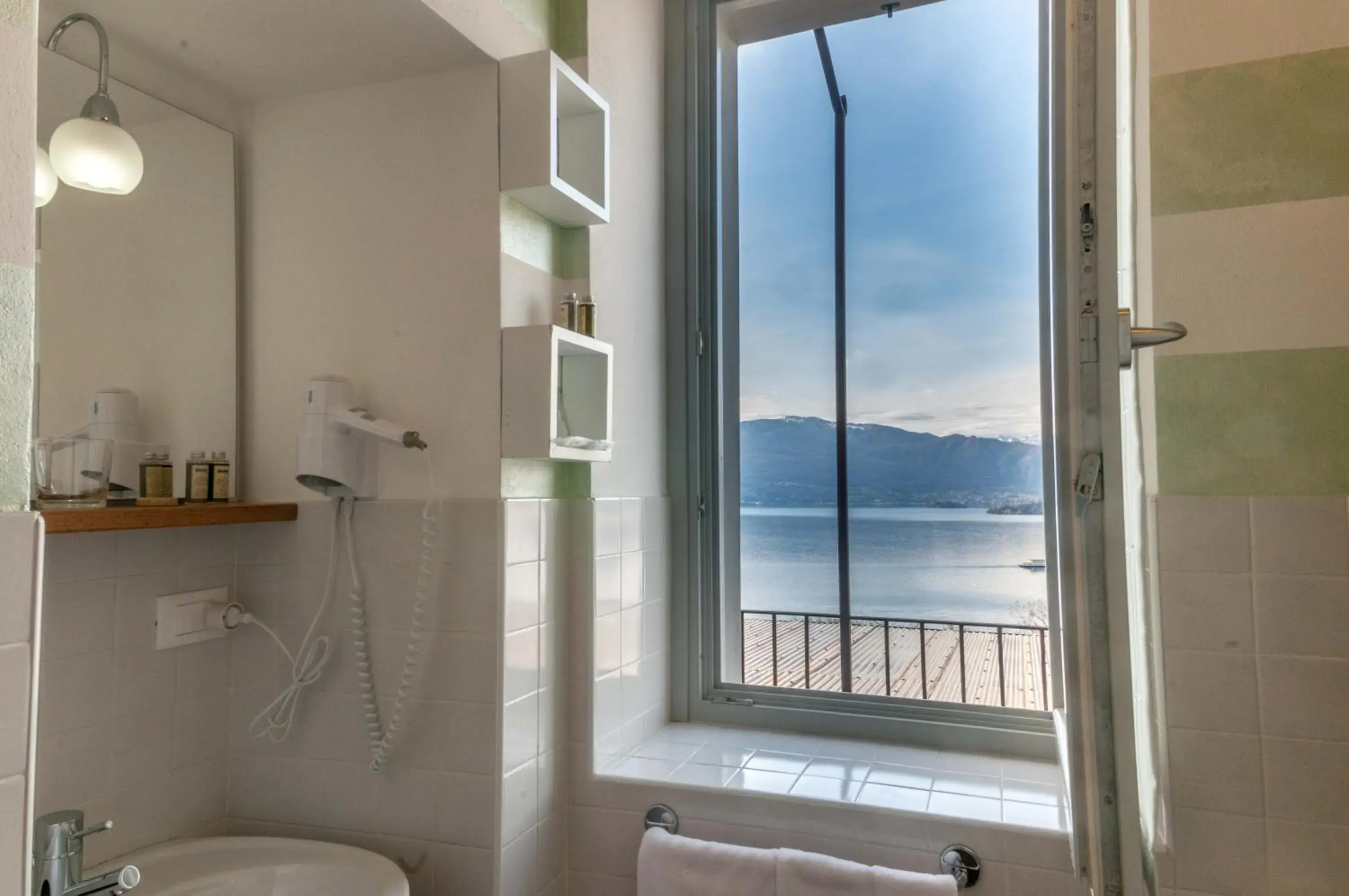 Lake view, Bathroom in Locanda Pozzetto