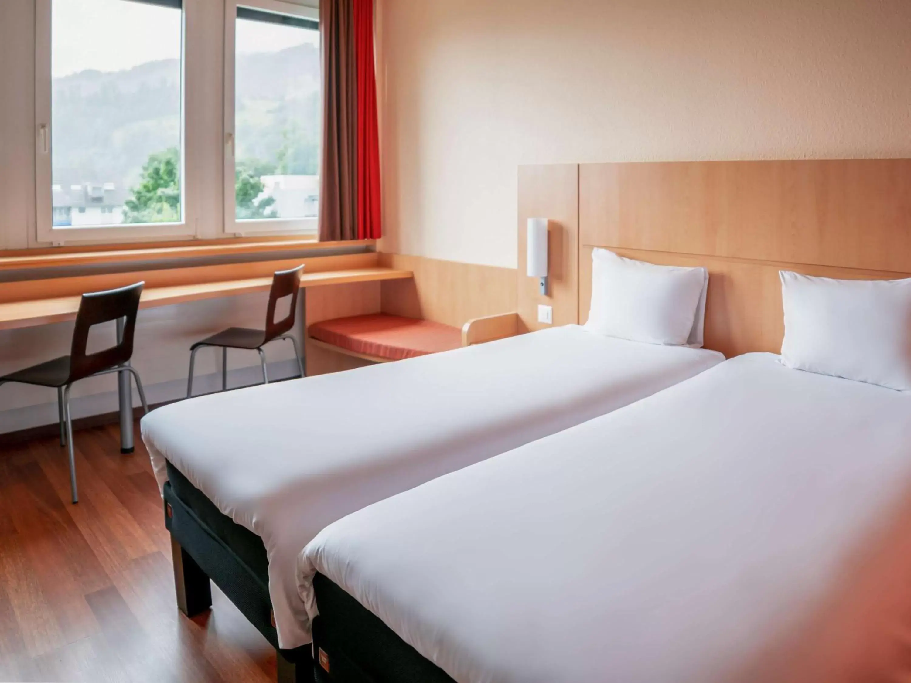 Photo of the whole room, Bed in ibis Luzern Kriens
