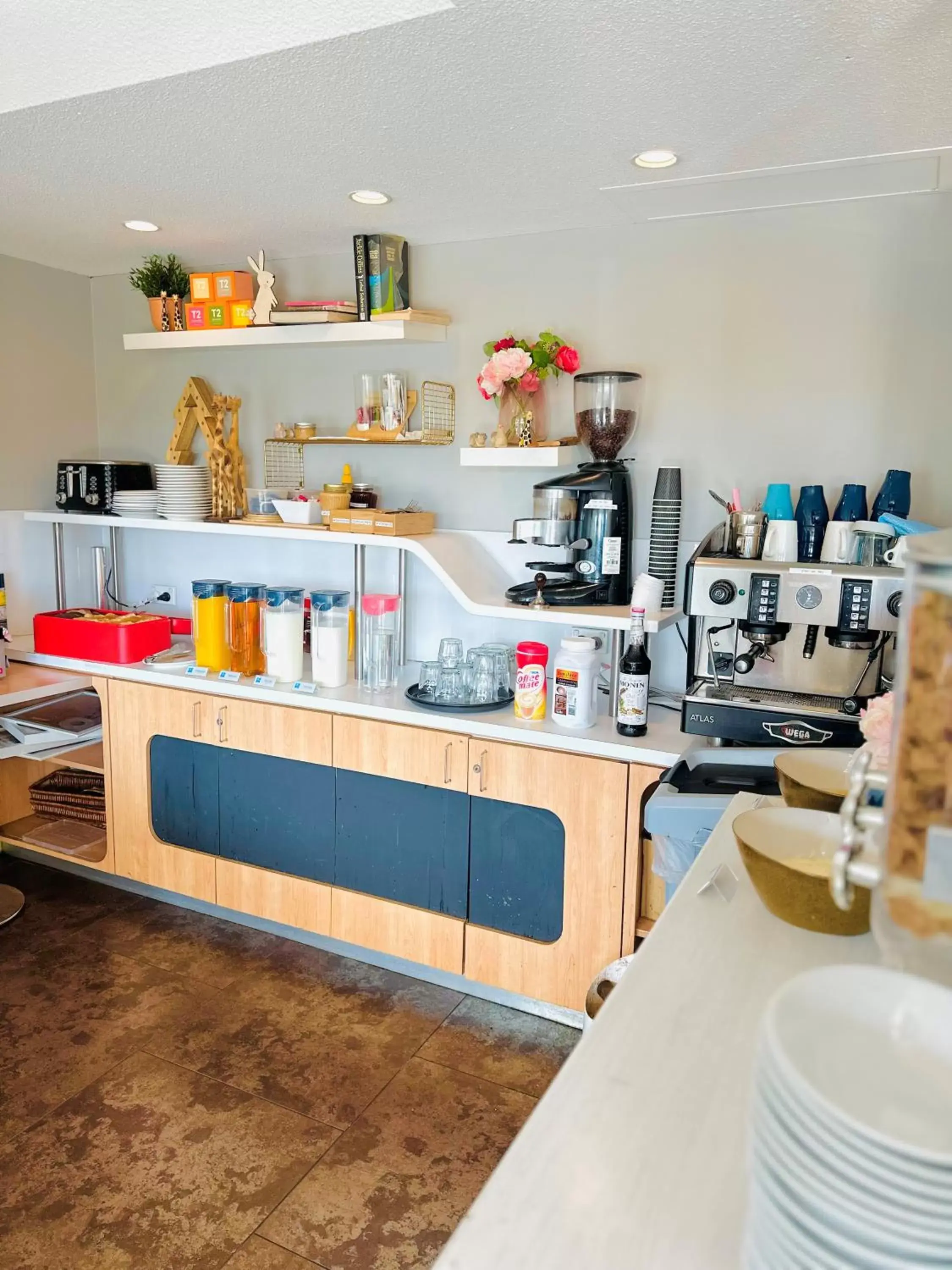 Coffee/tea facilities, Kitchen/Kitchenette in ibis Budget Wentworthville