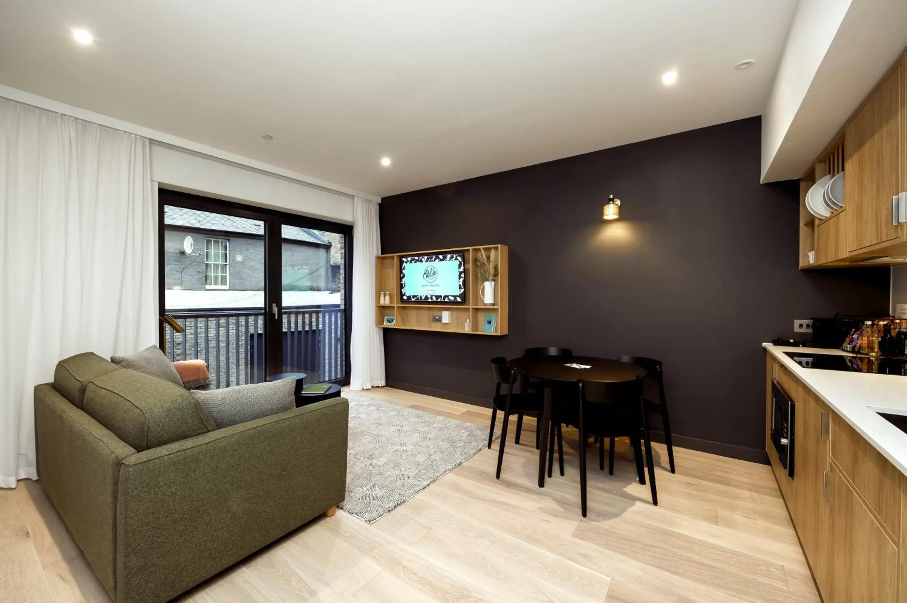 Kitchen or kitchenette, Seating Area in Wilde Aparthotels by Staycity Edinburgh Grassmarket