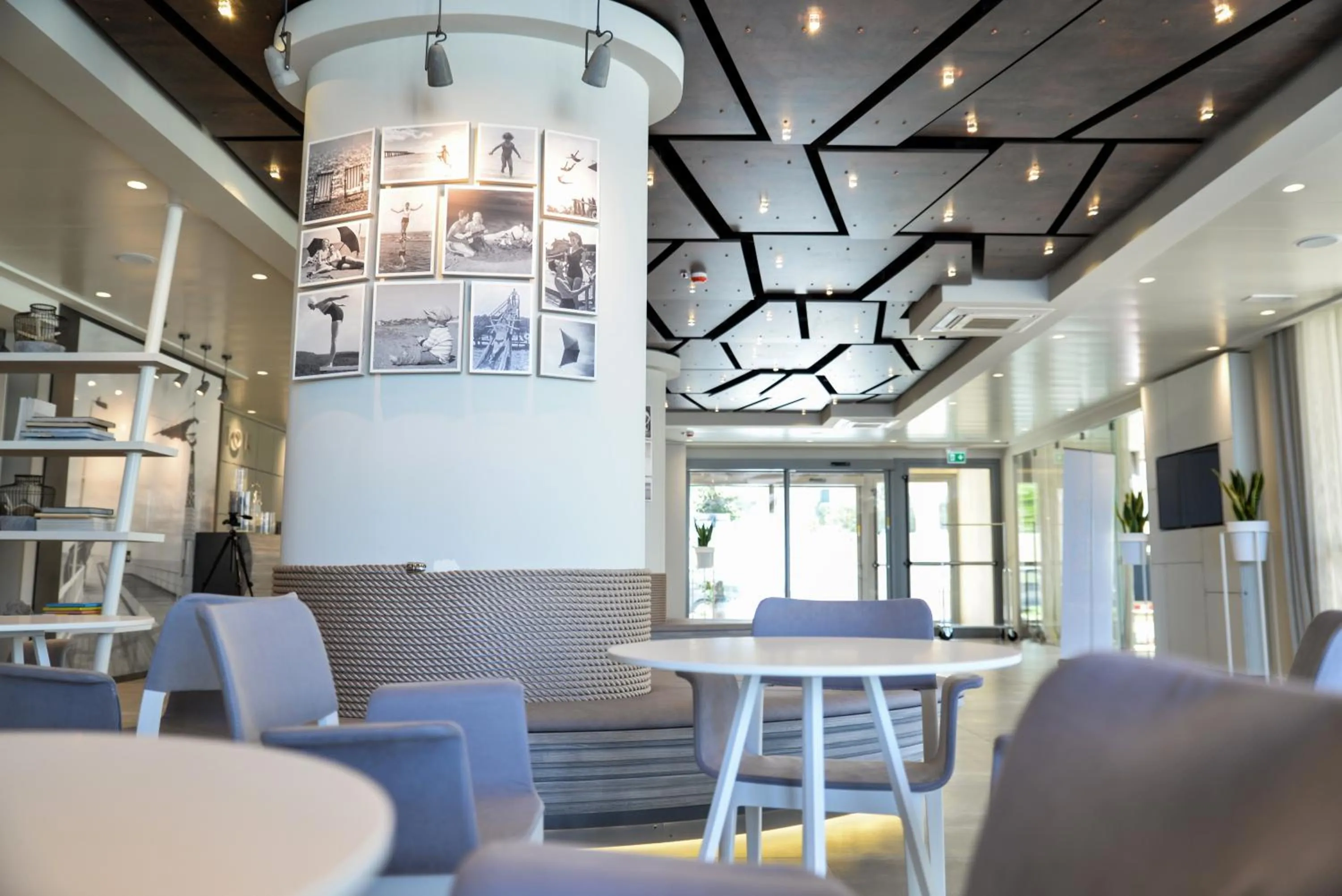 Communal lounge/ TV room in Nautilus Family Hotel