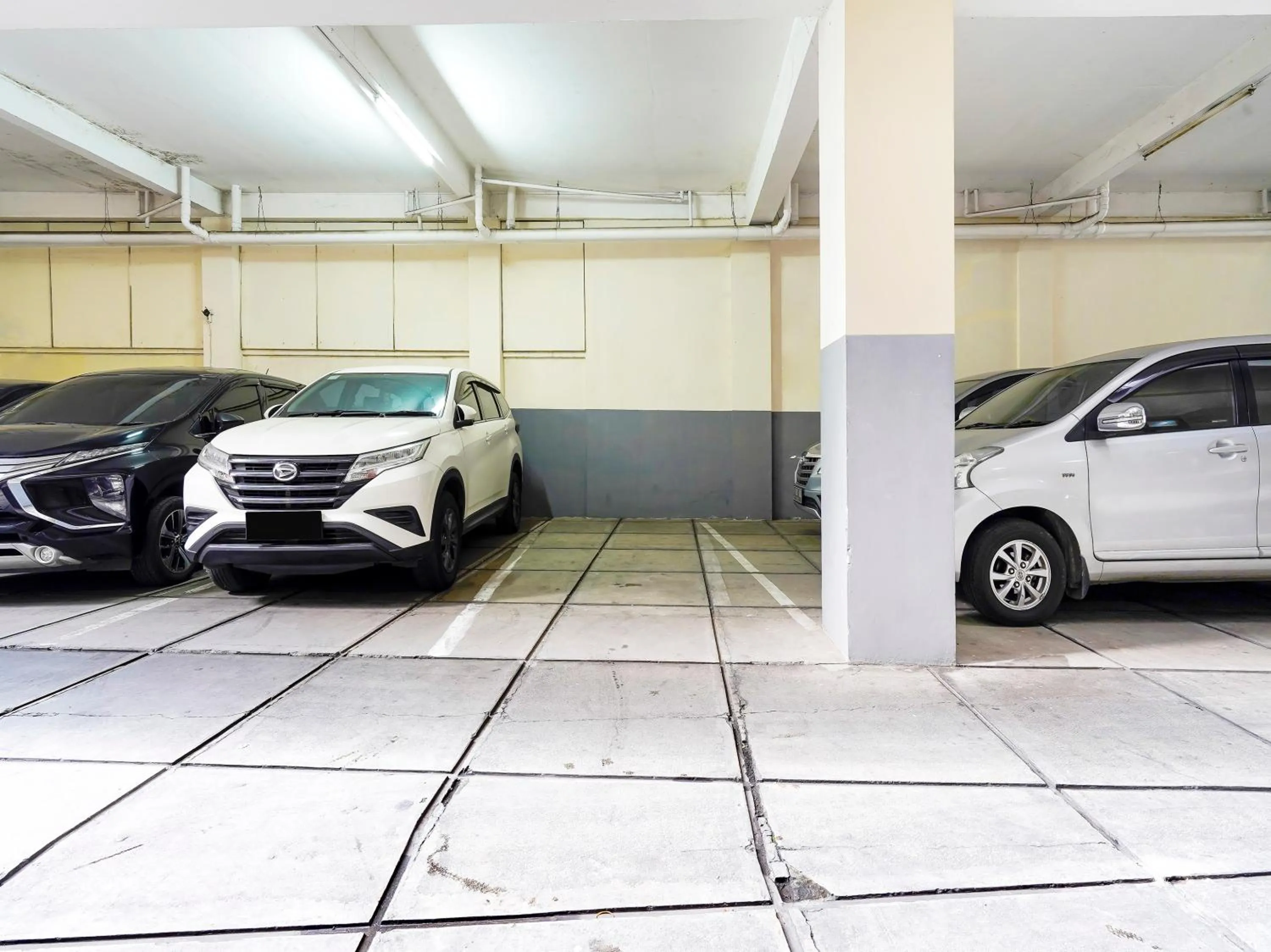 Parking in OYO Collection O 91297 Hotel Sakura