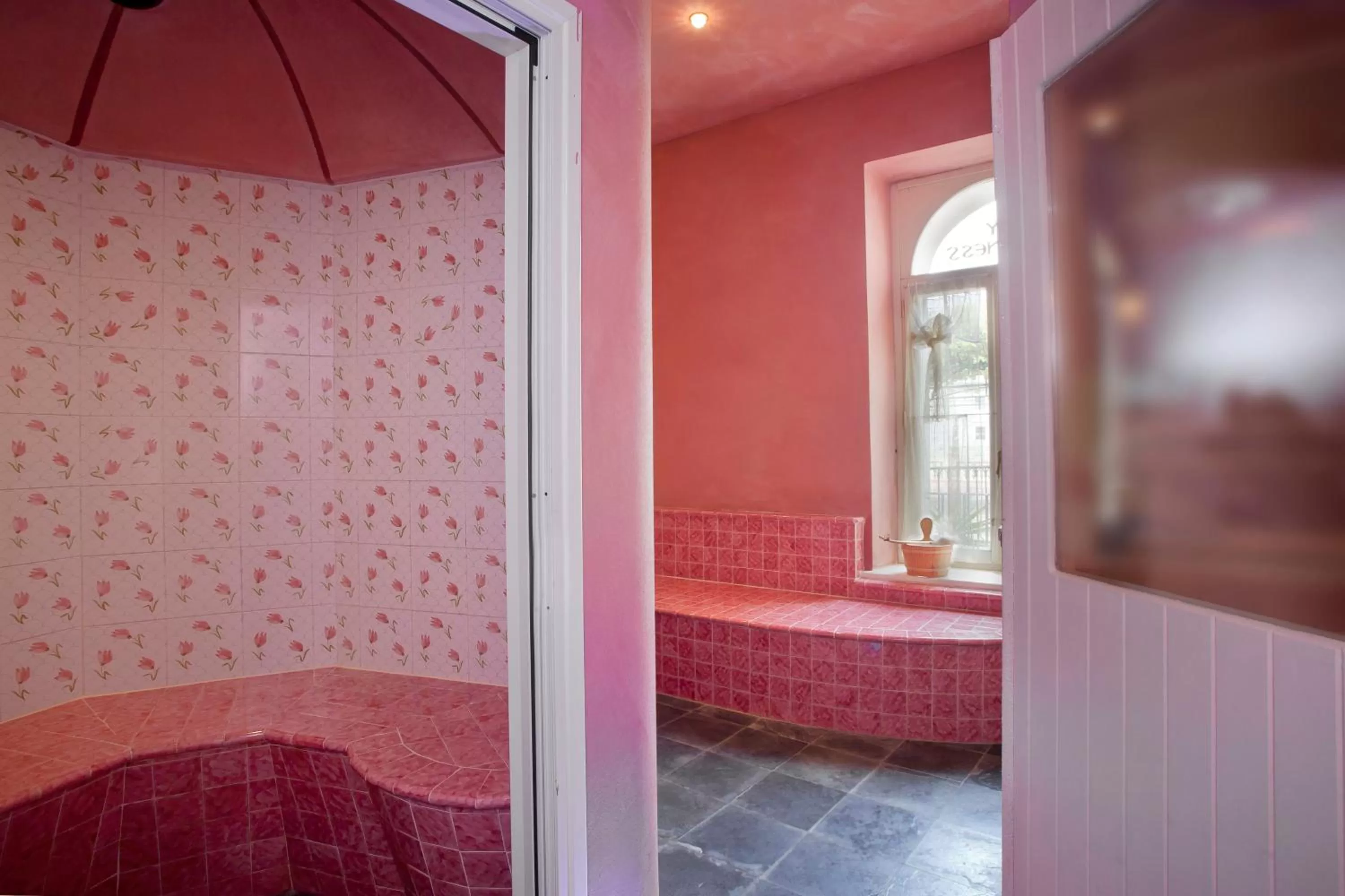 Shower in Bellavista Lakefront