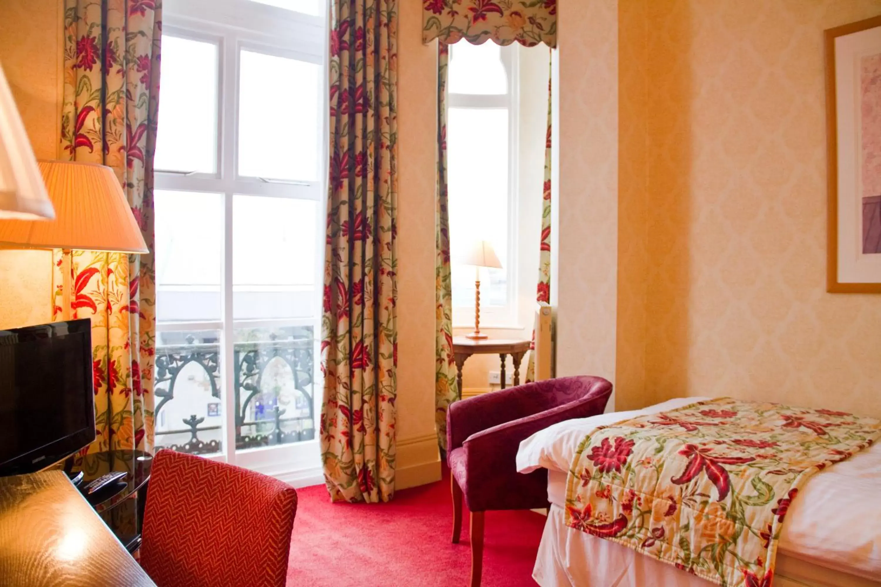 Bedroom, Bed in Duke Of Cornwall Hotel