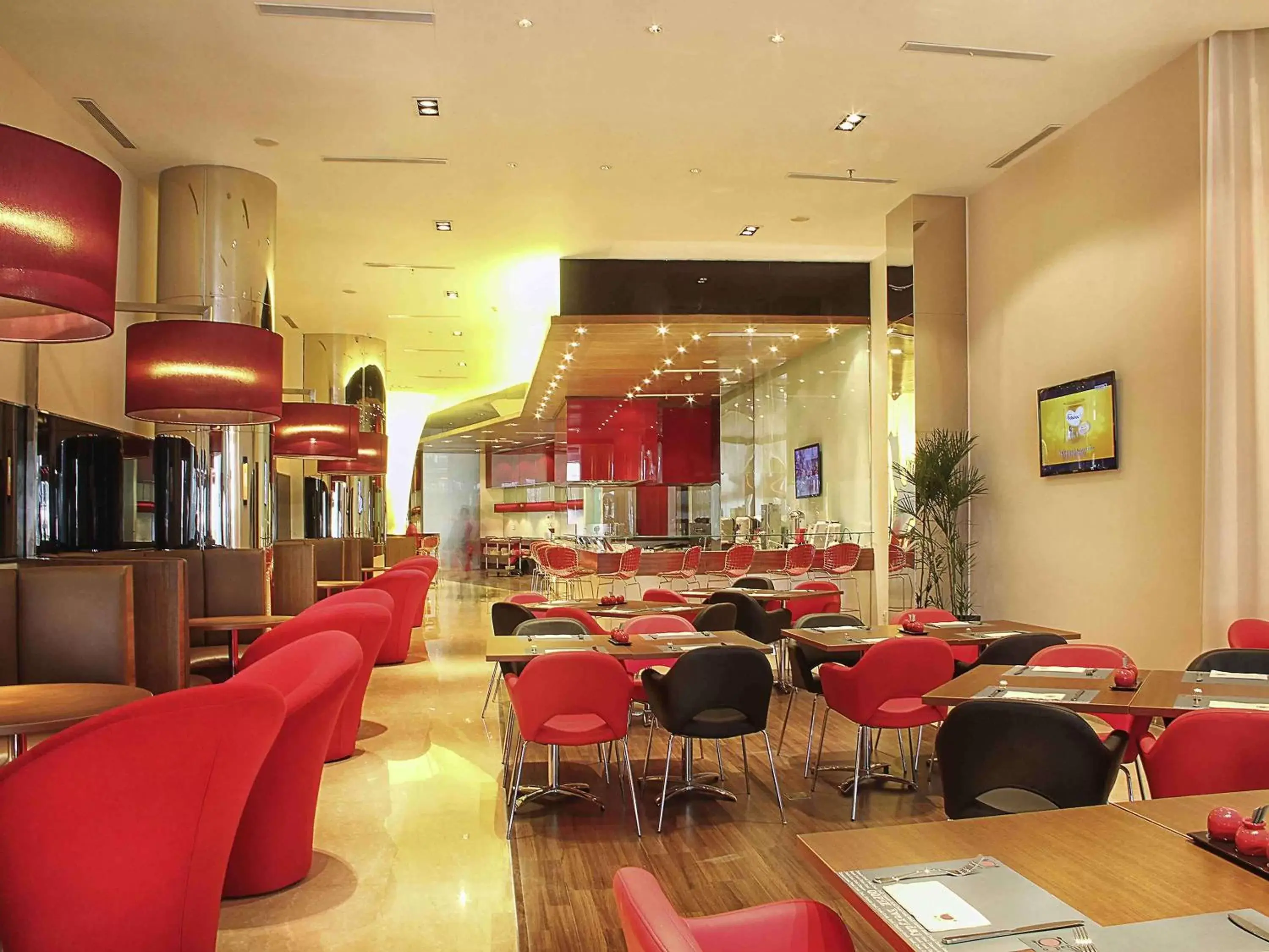 Lounge or bar, Restaurant/Places to Eat in Ibis Bandung Trans Studio