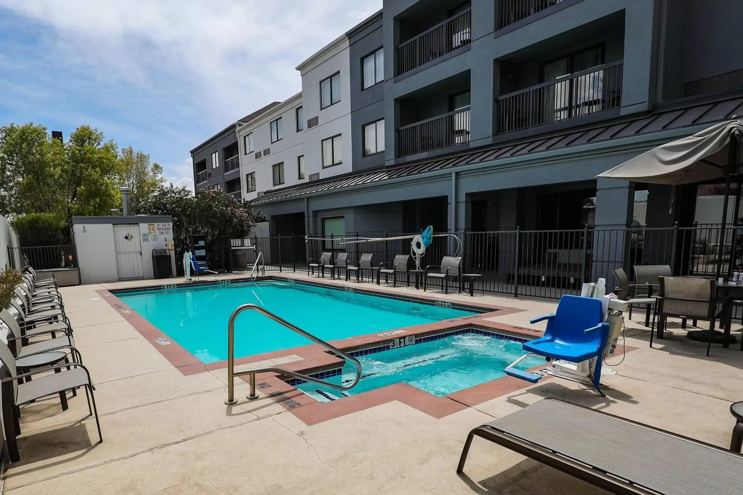 Swimming Pool in Courtyard El Paso Airport