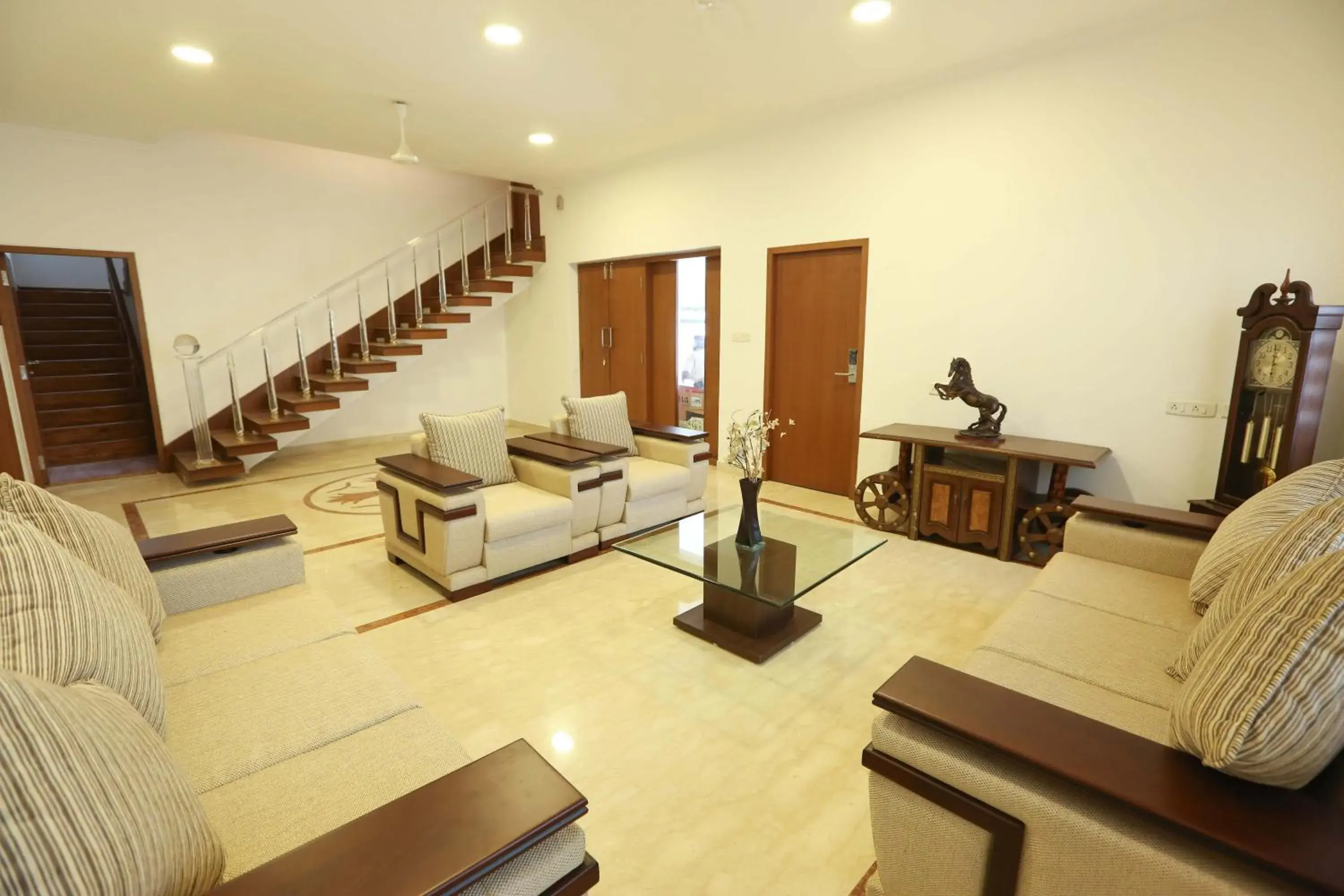 Lobby or reception, Seating Area in Avenue 11 Boutique Residences, Poes Garden Chennai