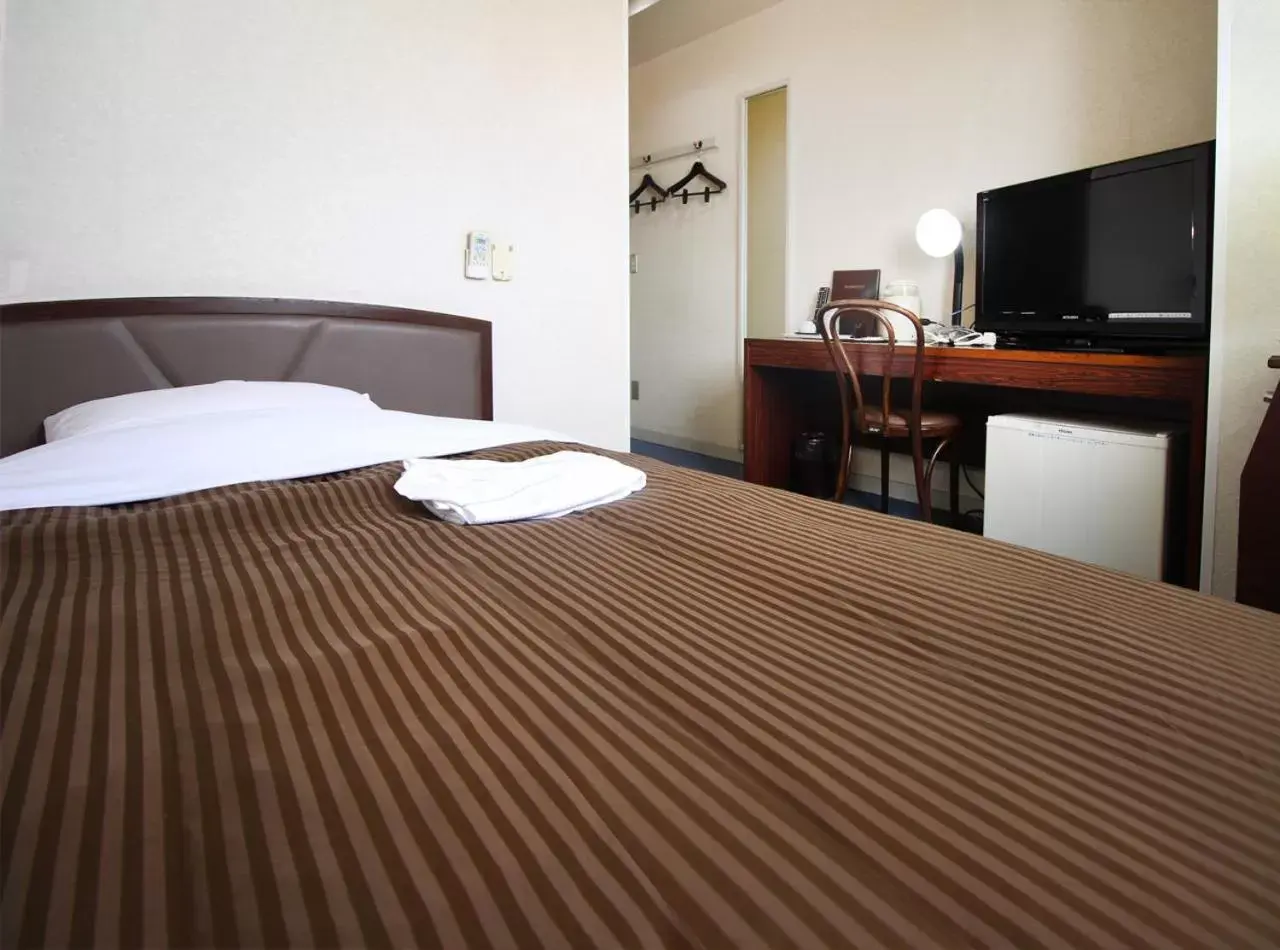 Photo of the whole room, Bed in Royal Inn Kakegawa (Station Hotel 2)