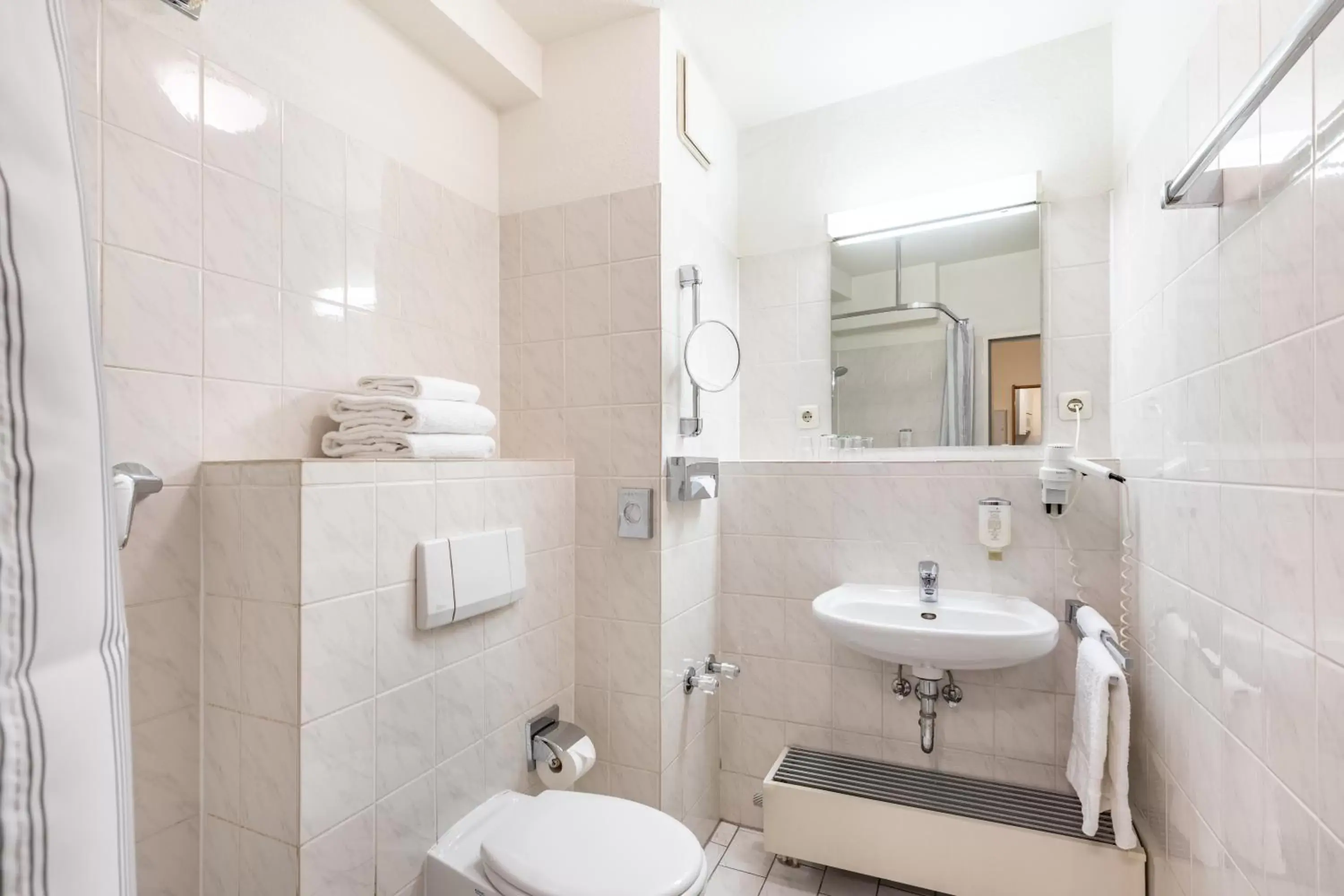 Shower, Bathroom in acora Bochum Living the City