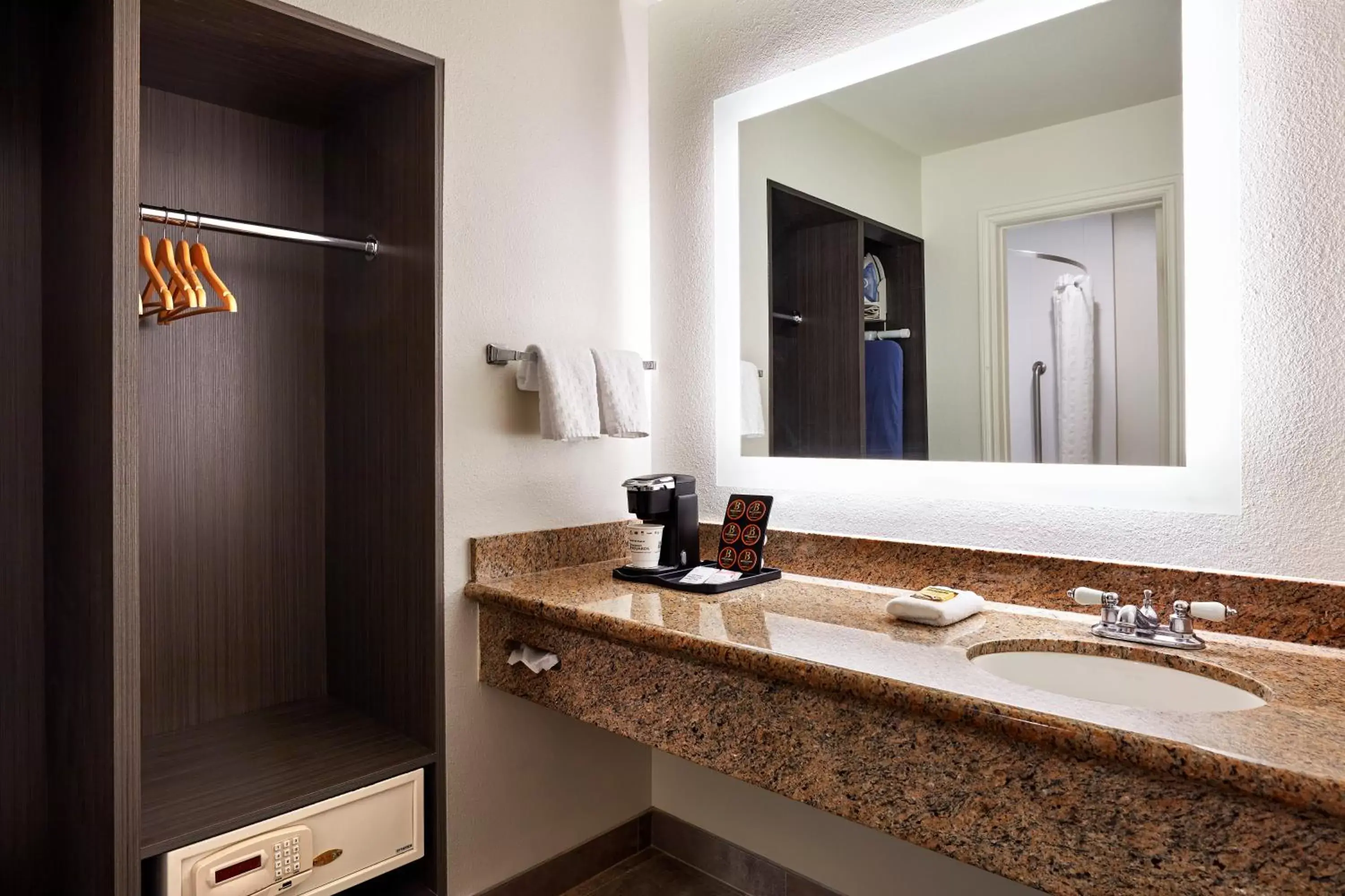 Bathroom in Best Western Plus Meridian Inn & Suites, Anaheim-Orange