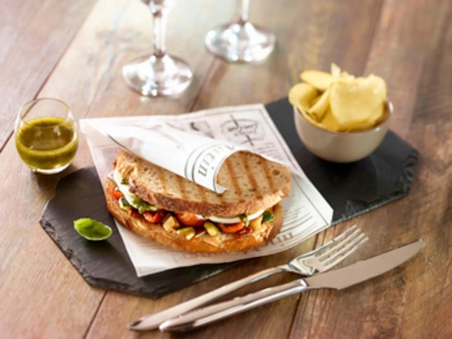 Restaurant/places to eat in Aparthotel Adagio London Sutton Point