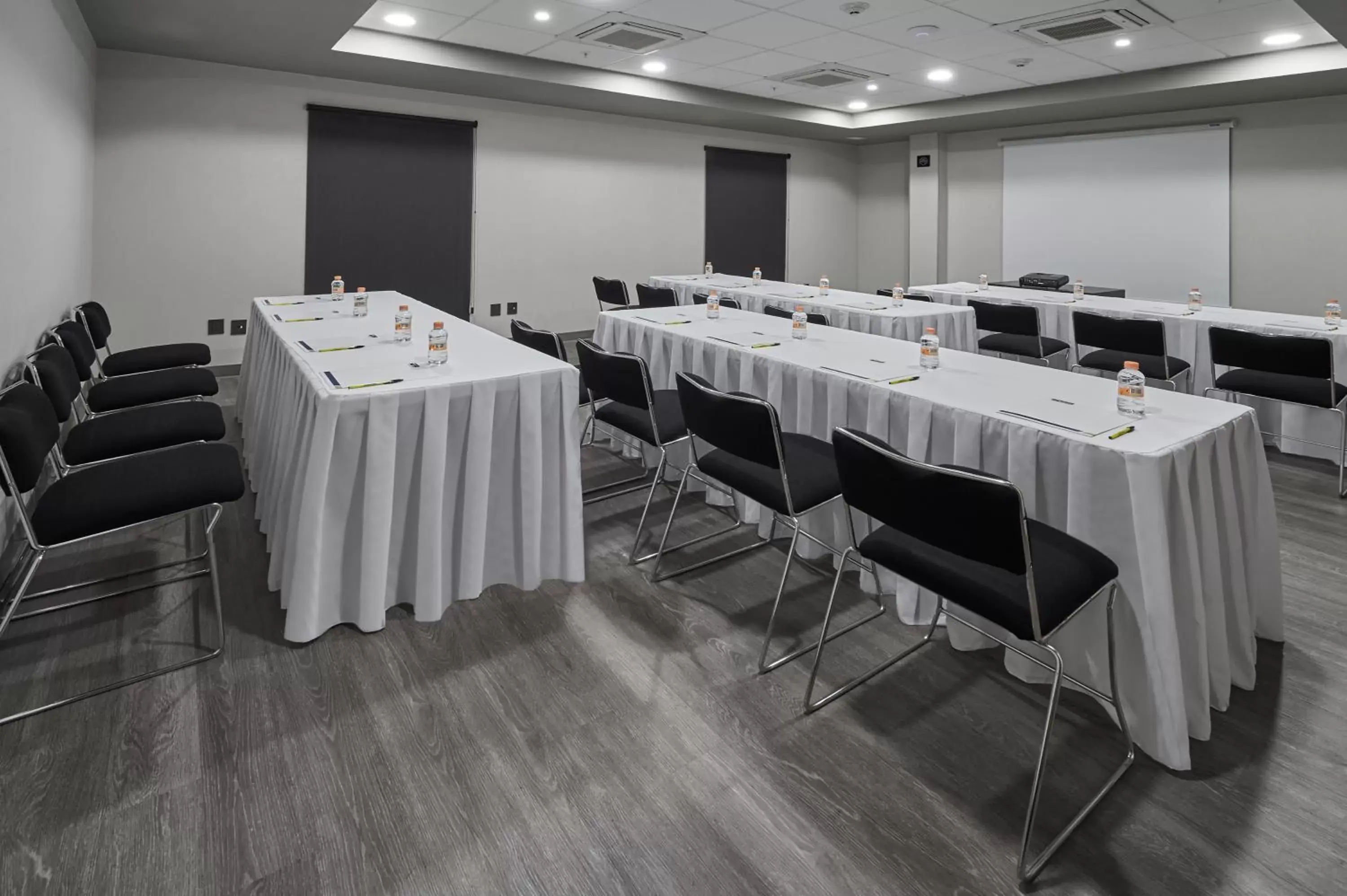 Meeting/conference room in City Express by Marriott Caborca