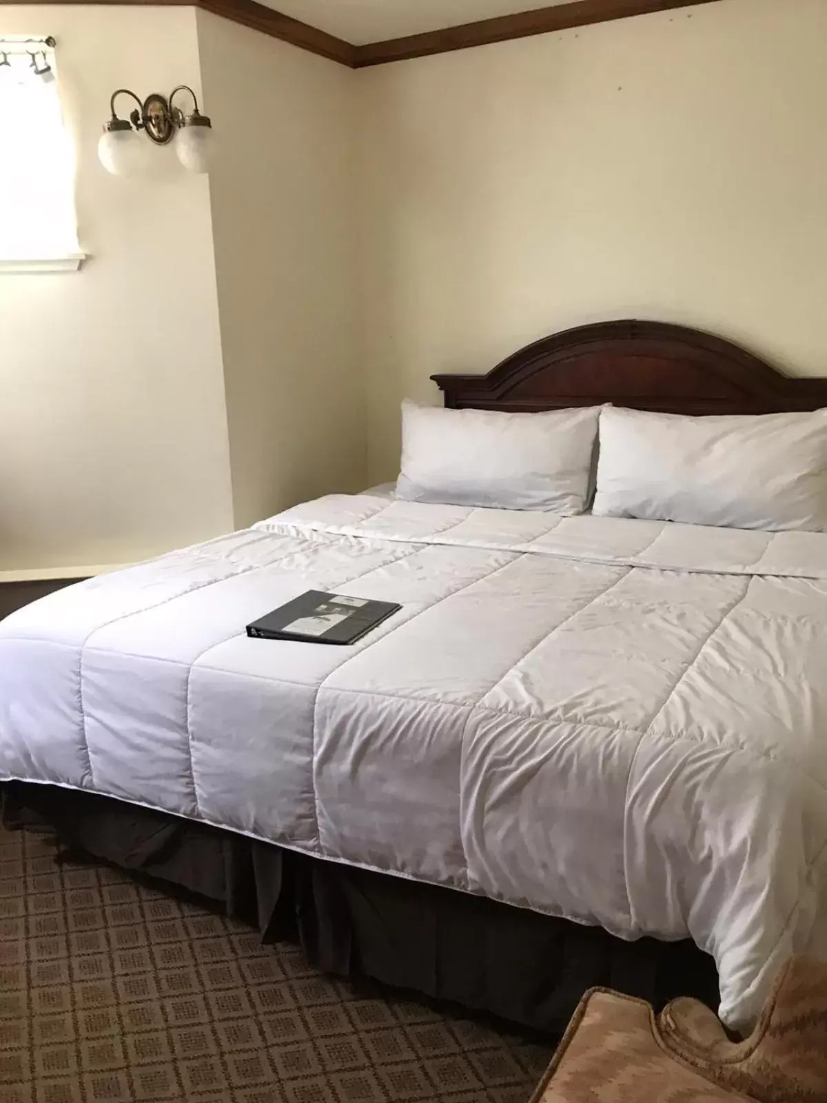 Bed in Pacific Grove Inn