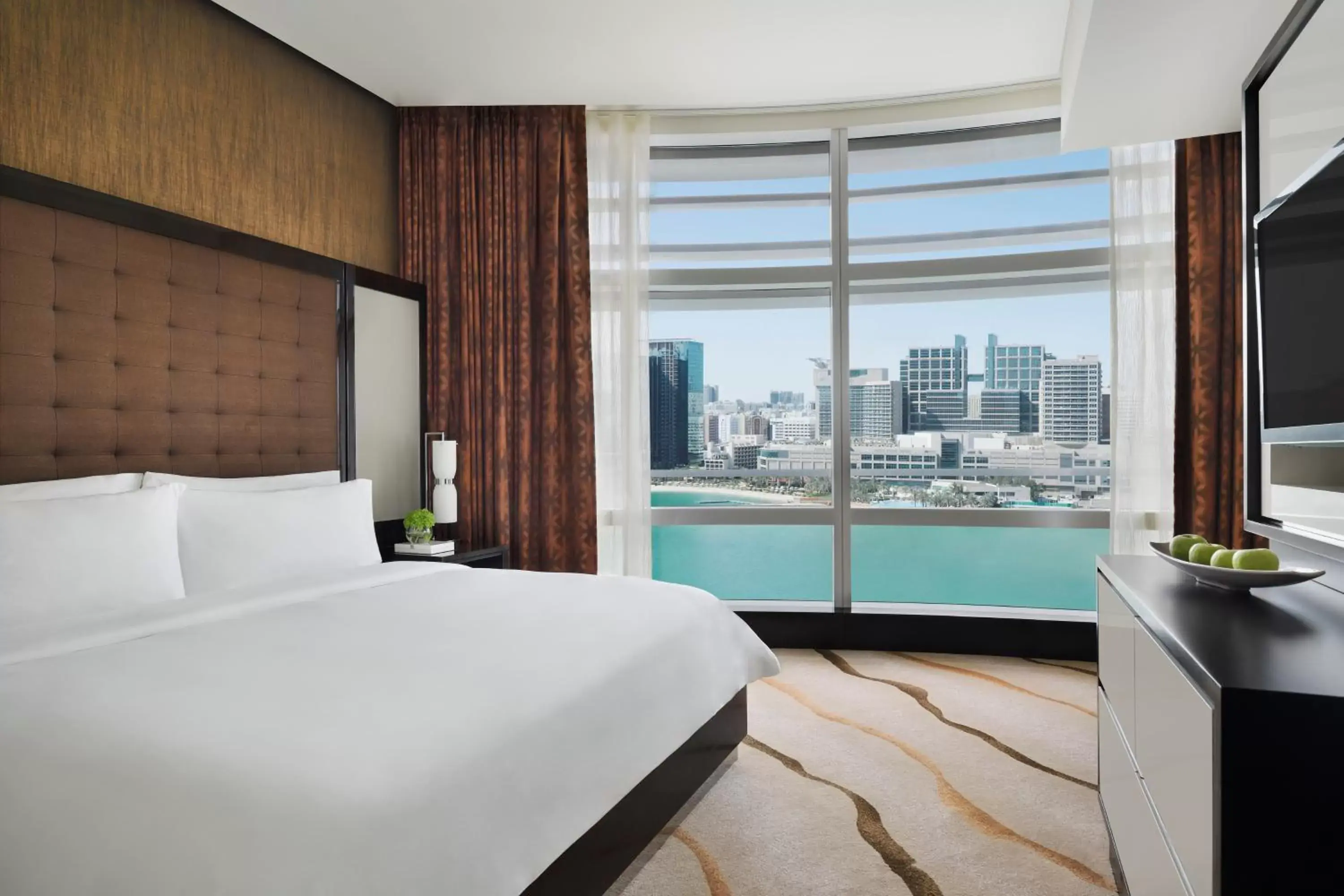 View (from property/room), Bed in Rosewood Abu Dhabi