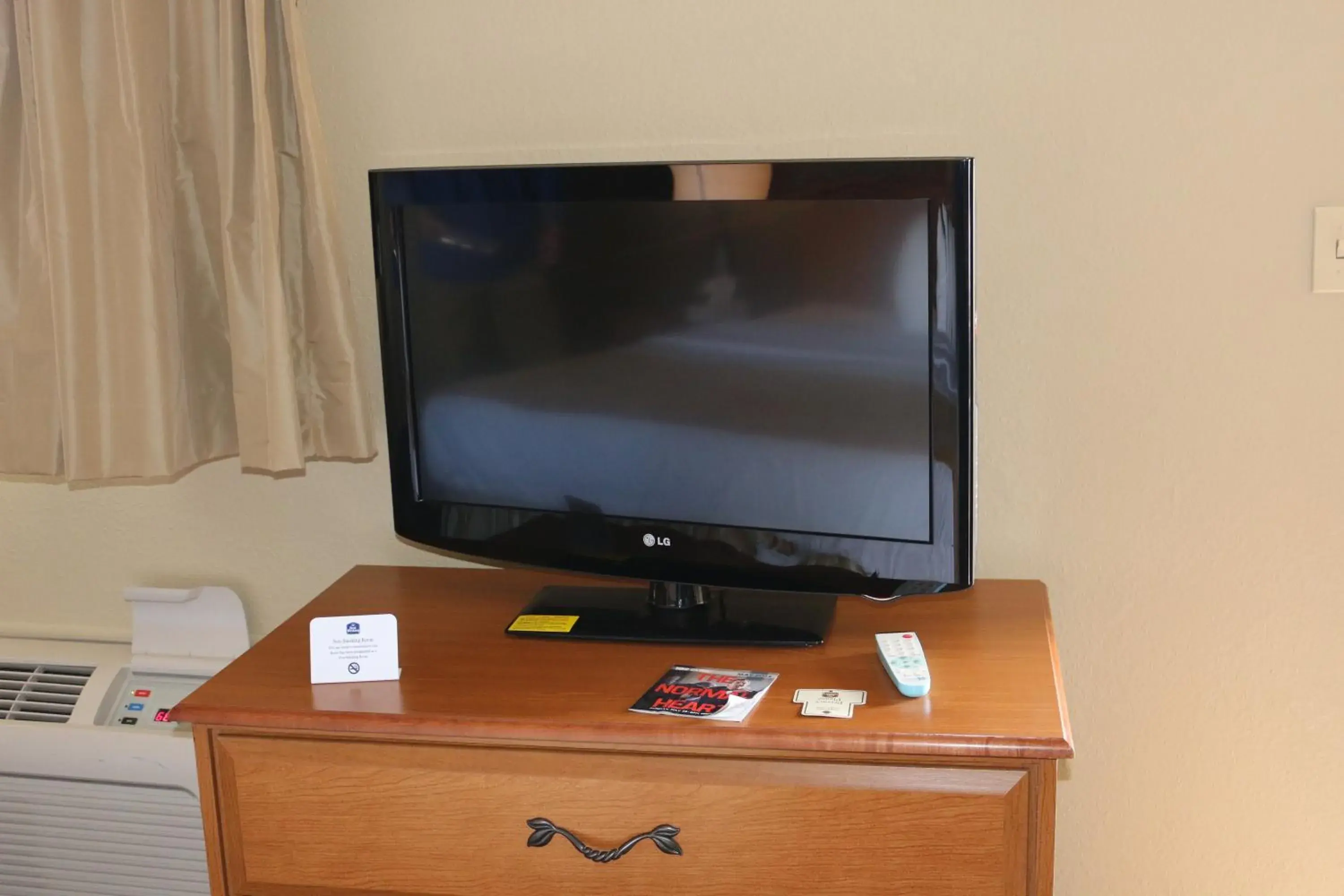 TV and multimedia, TV/Entertainment Center in Best Western Weston Inn