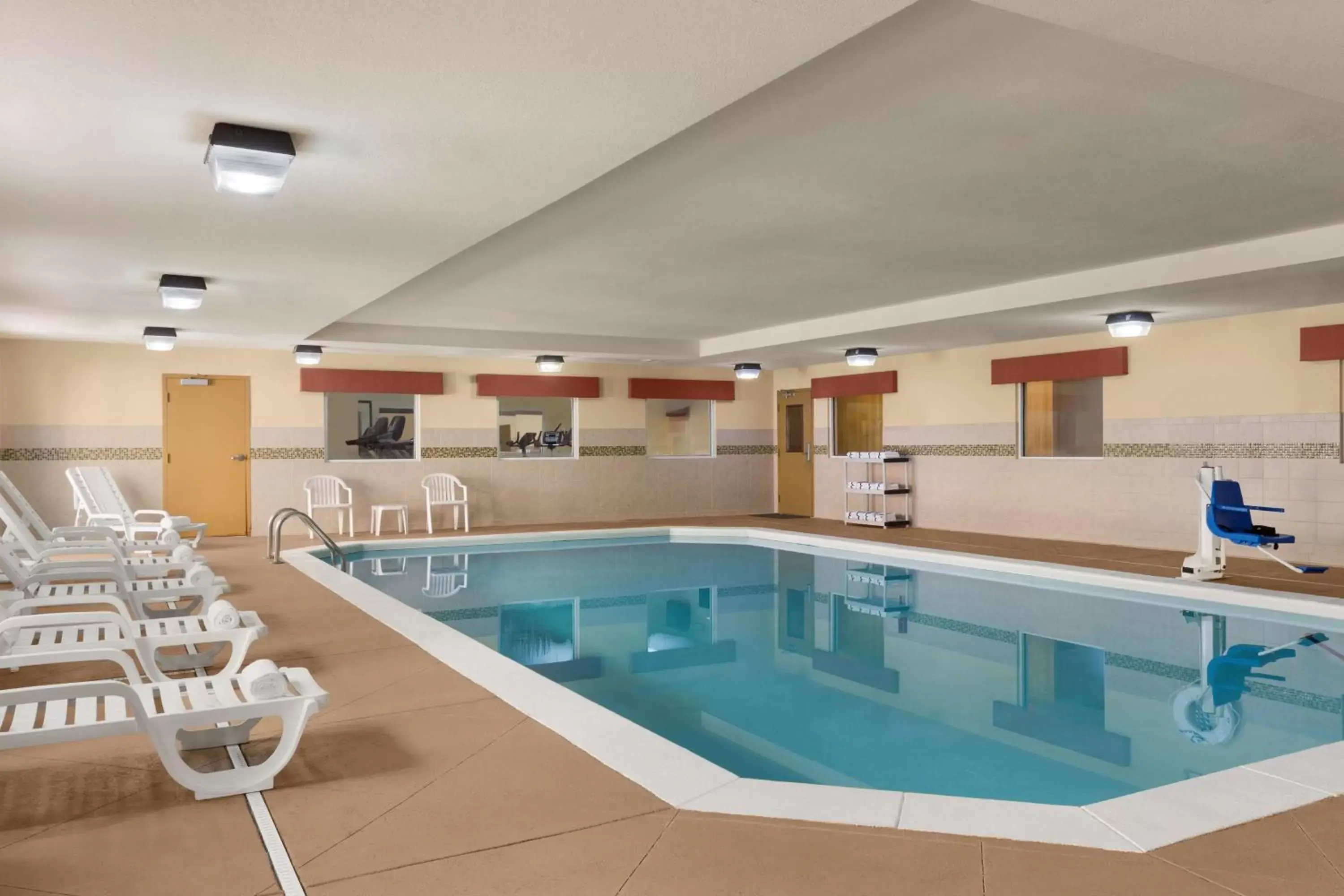 On site, Swimming Pool in Country Inn & Suites by Radisson, Macon North, GA