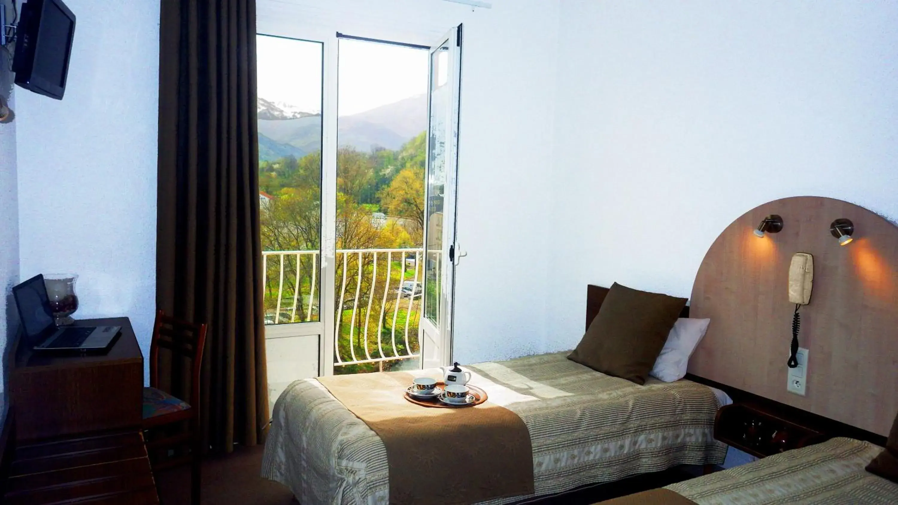 Twin Room with Mountain View in Hotel Notre Dame de la Sarte