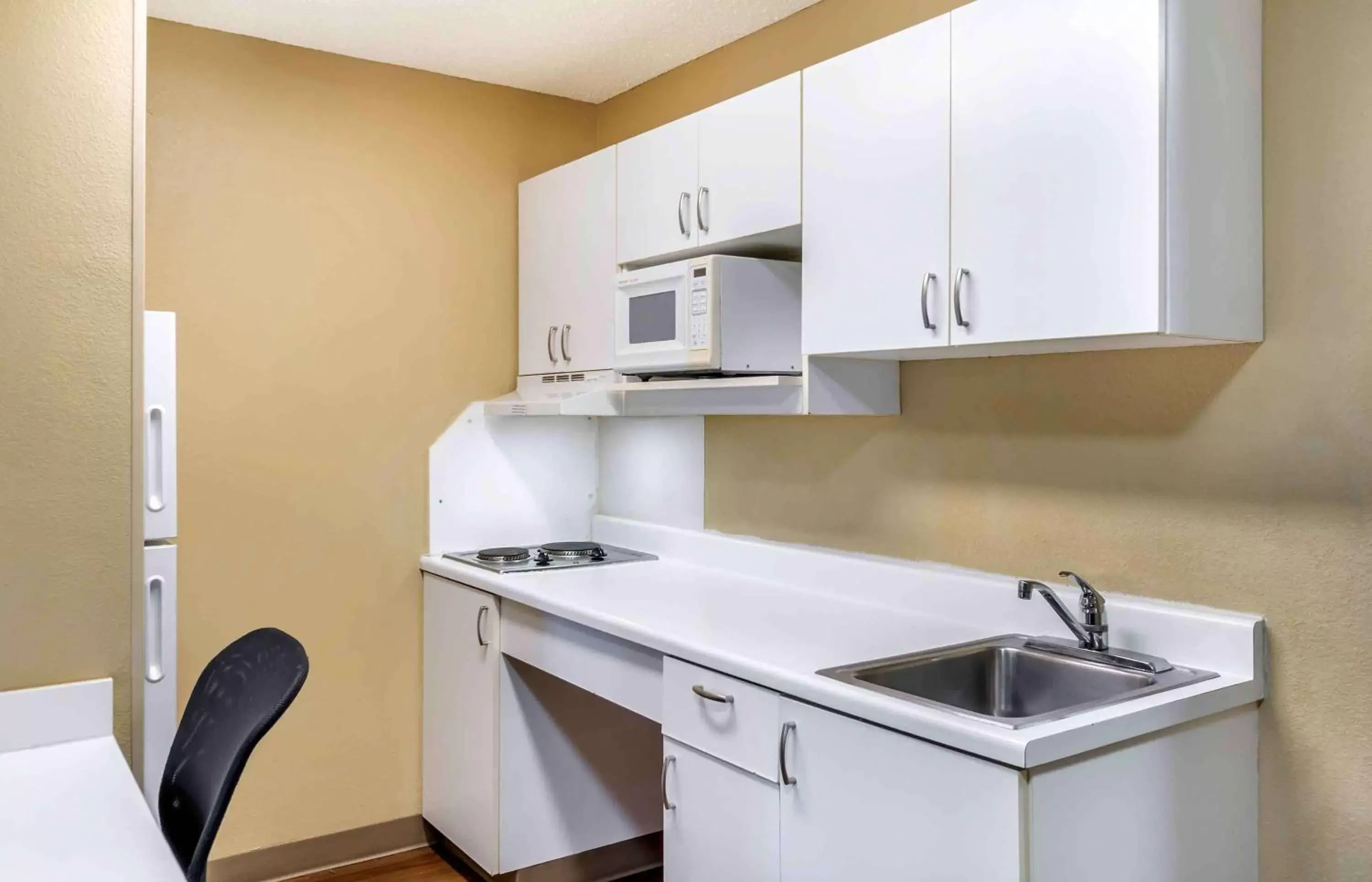 Bedroom, Kitchen/Kitchenette in Extended Stay America Suites - Seattle - Everett - North