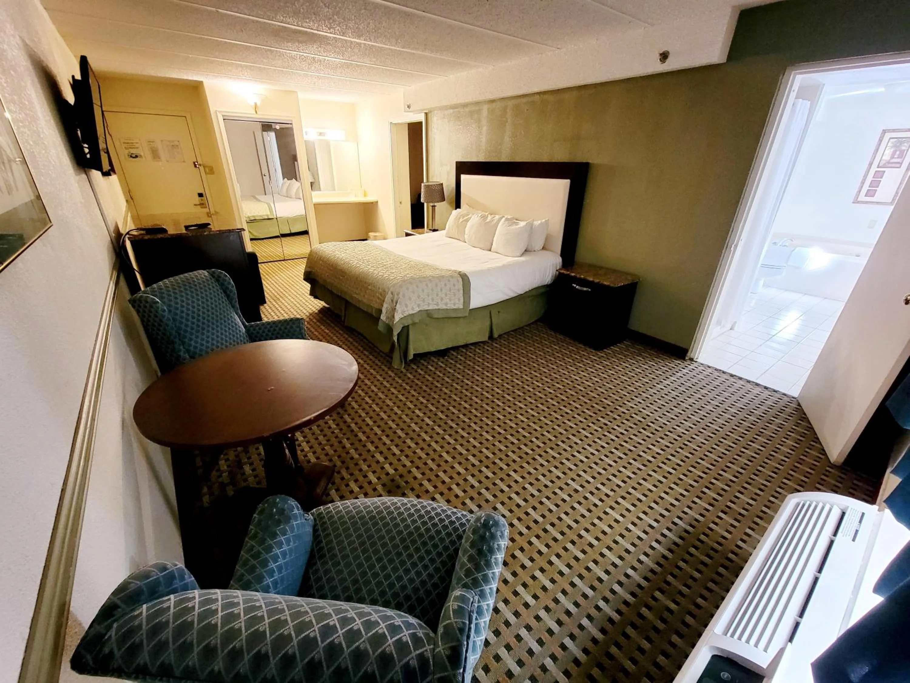 Seating area, Bed in Town Inn