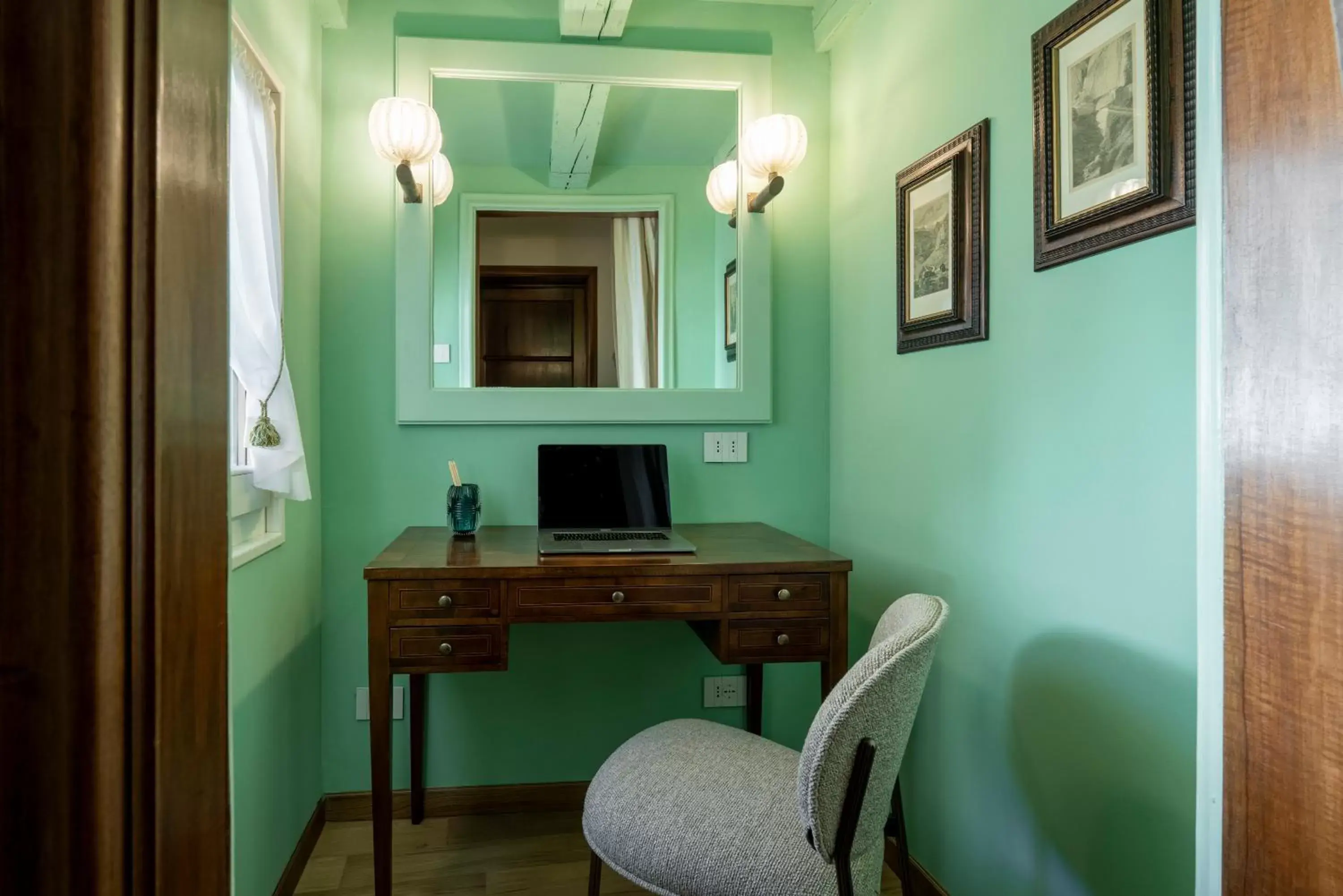 Seating area in FORESTERIA di PALAZZO RADICI