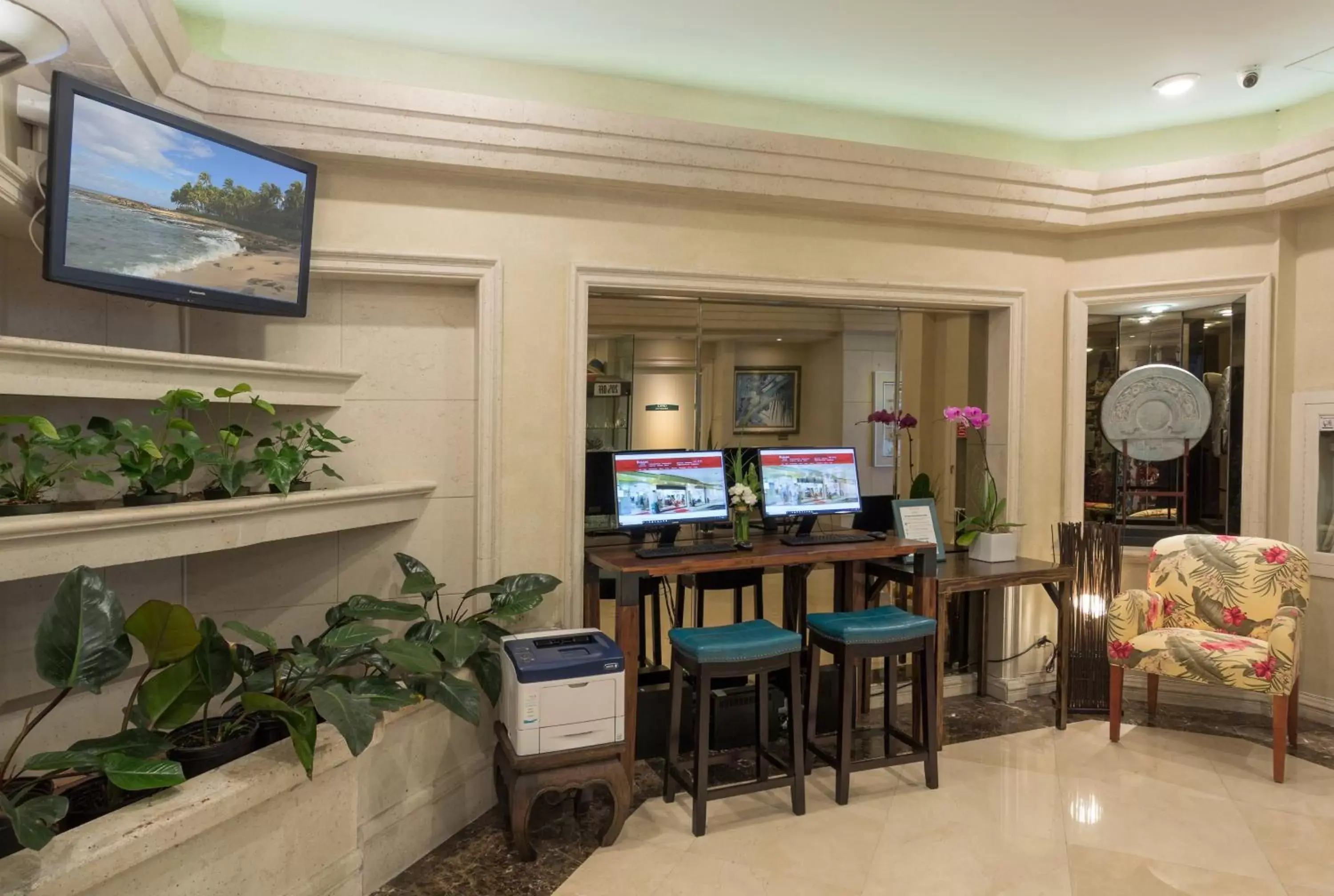 Business facilities in Ramada Plaza by Wyndham Waikiki