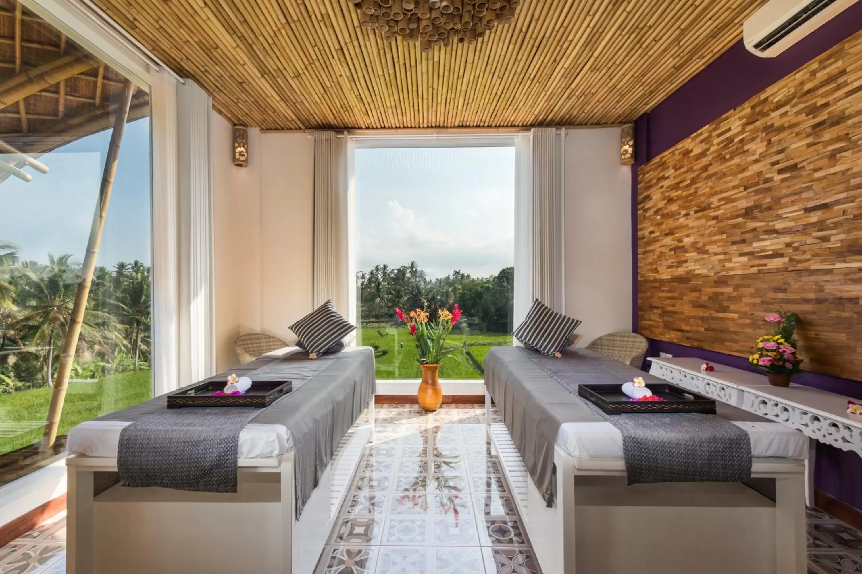 Massage, Seating Area in Wadari Ubud Retreat