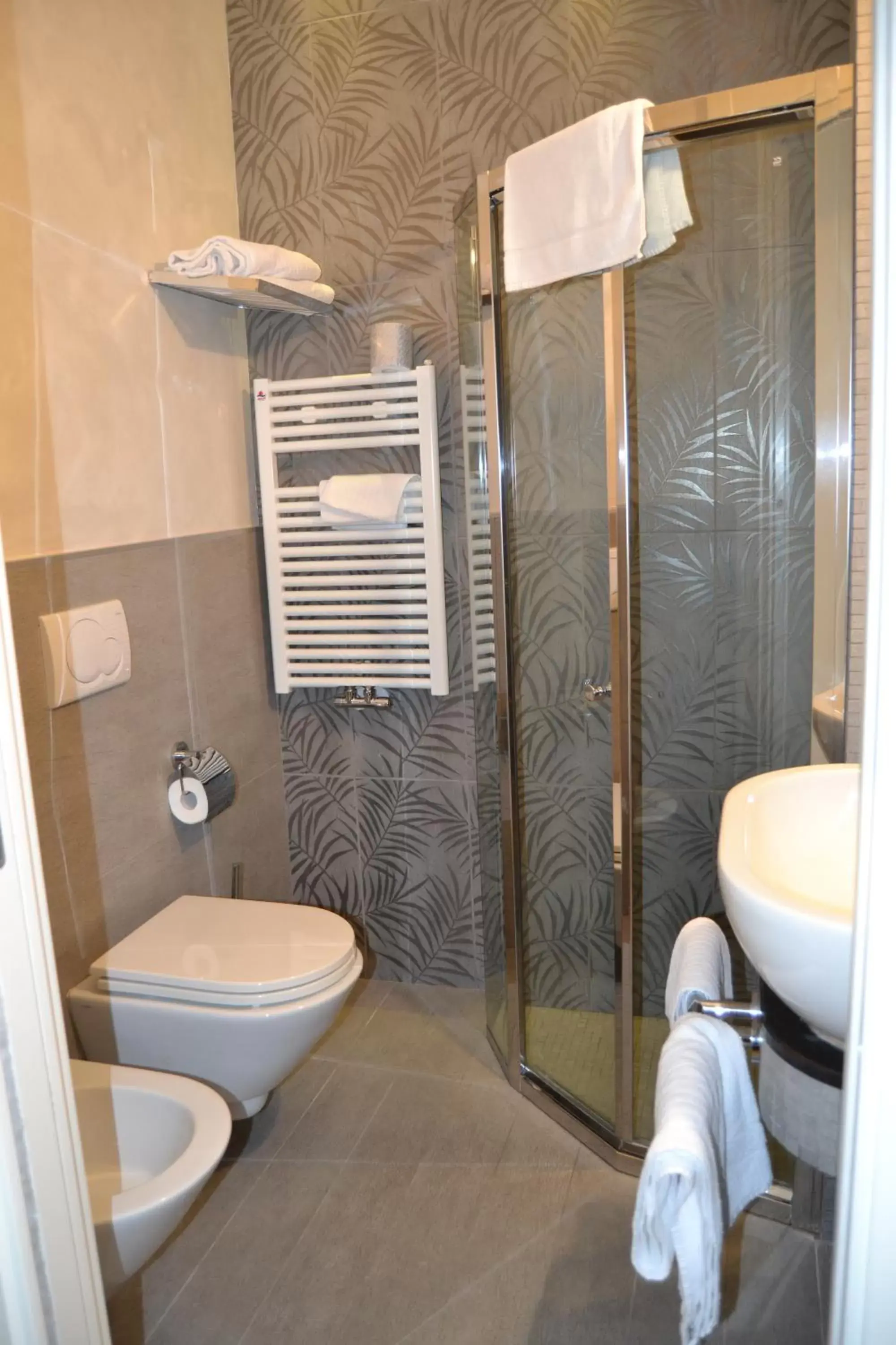 Bathroom in Hotel Joli