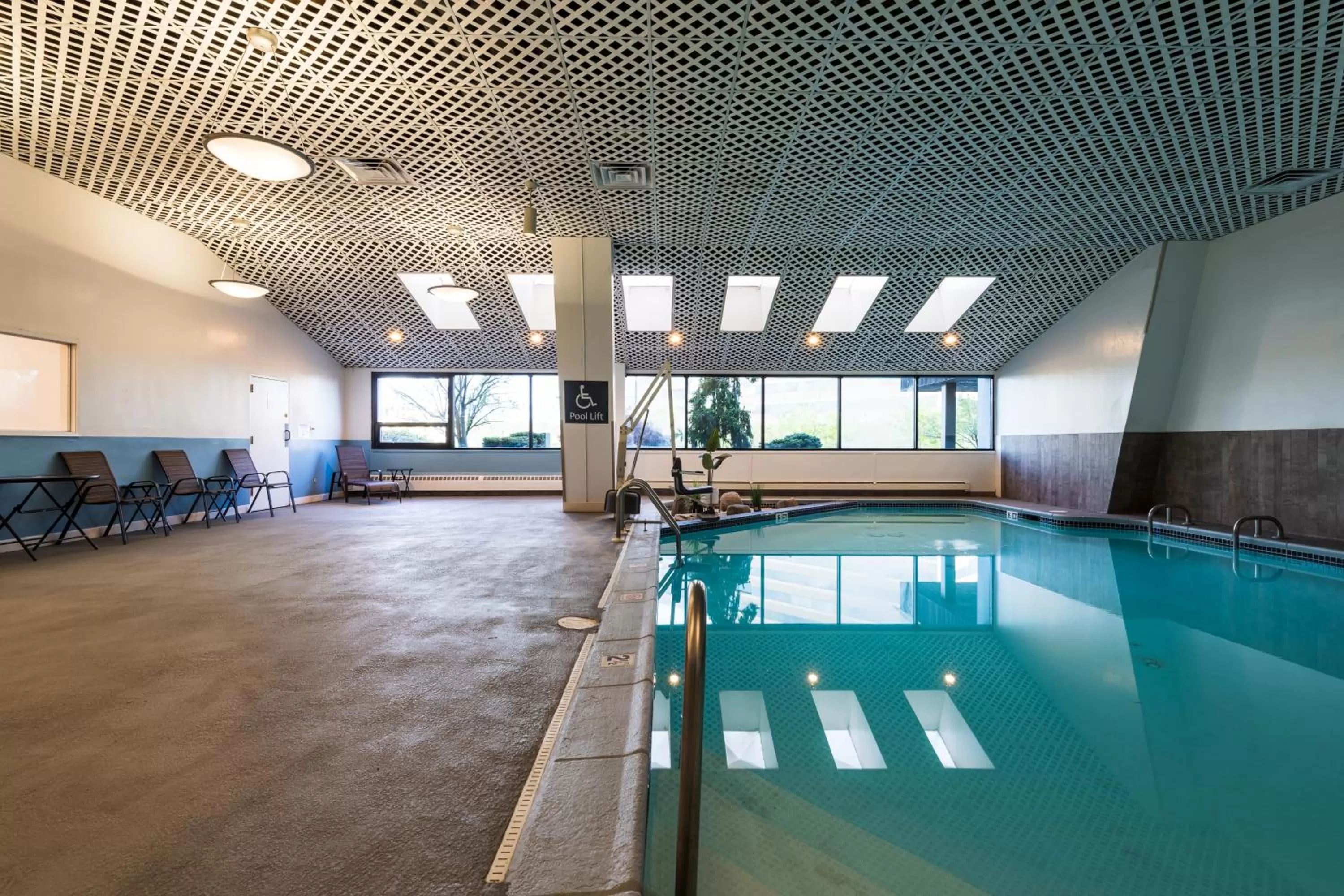 Swimming pool in APA Hotel Woodbridge
