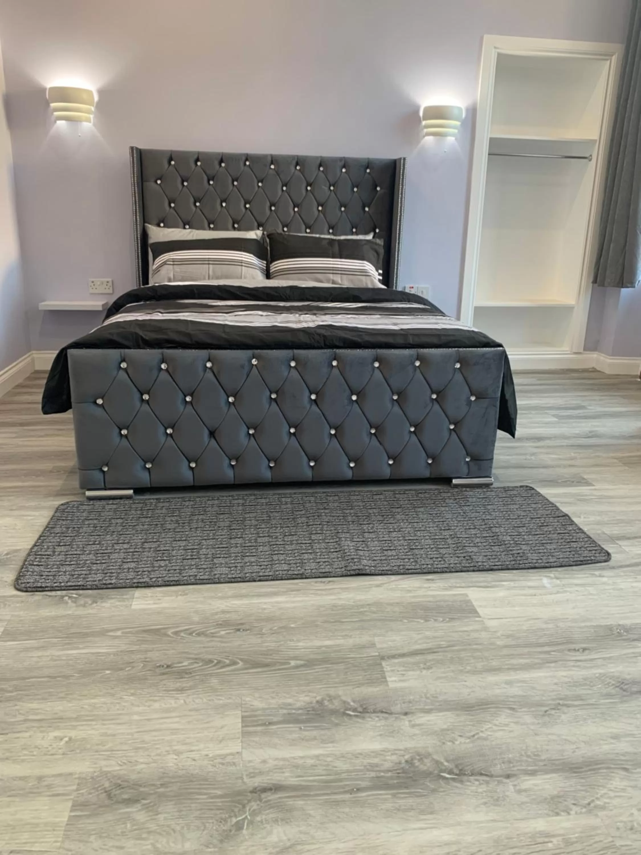 Bed in Ibrox Argyll Sky Suite