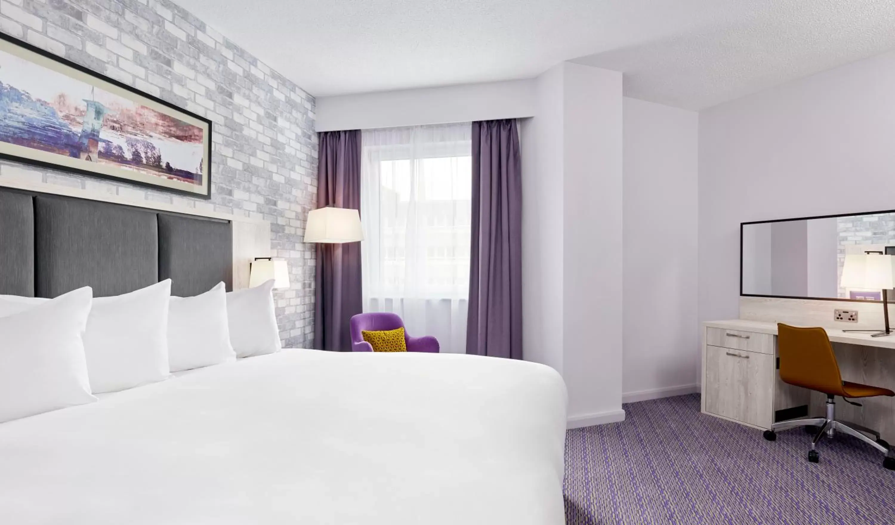 Bed in Leonardo Hotel Swindon - Formerly Jurys Inn